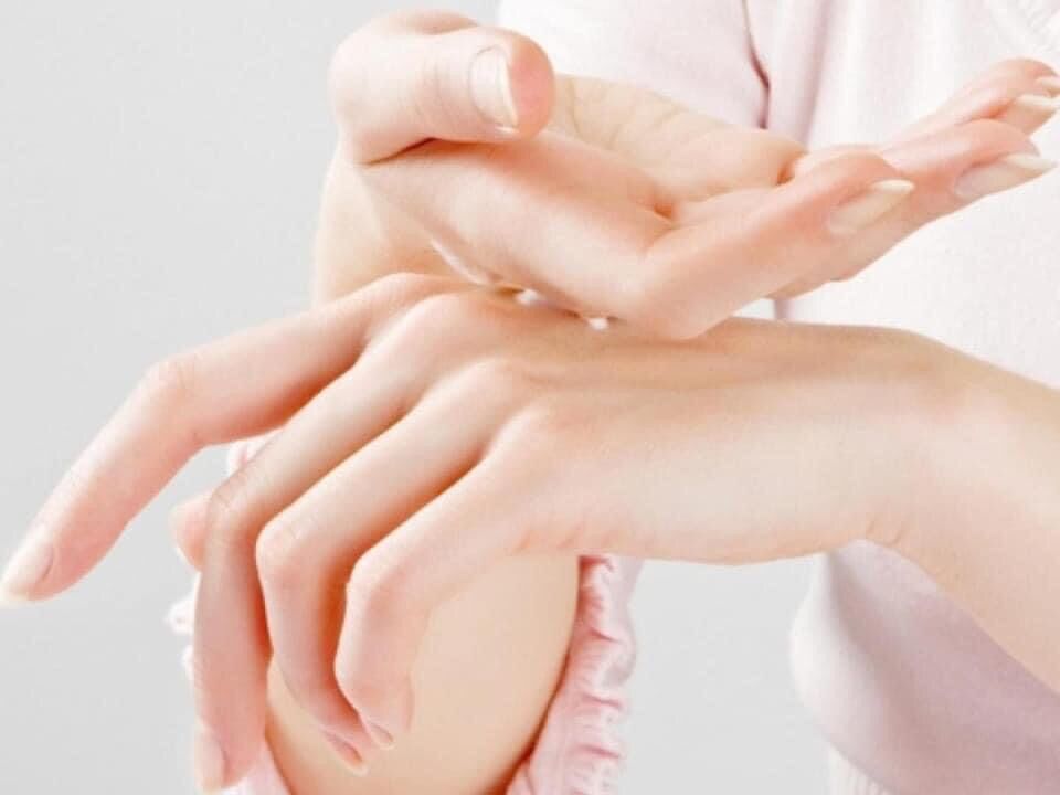 Kem dưỡng da tay Silky Hands của nga 80ml