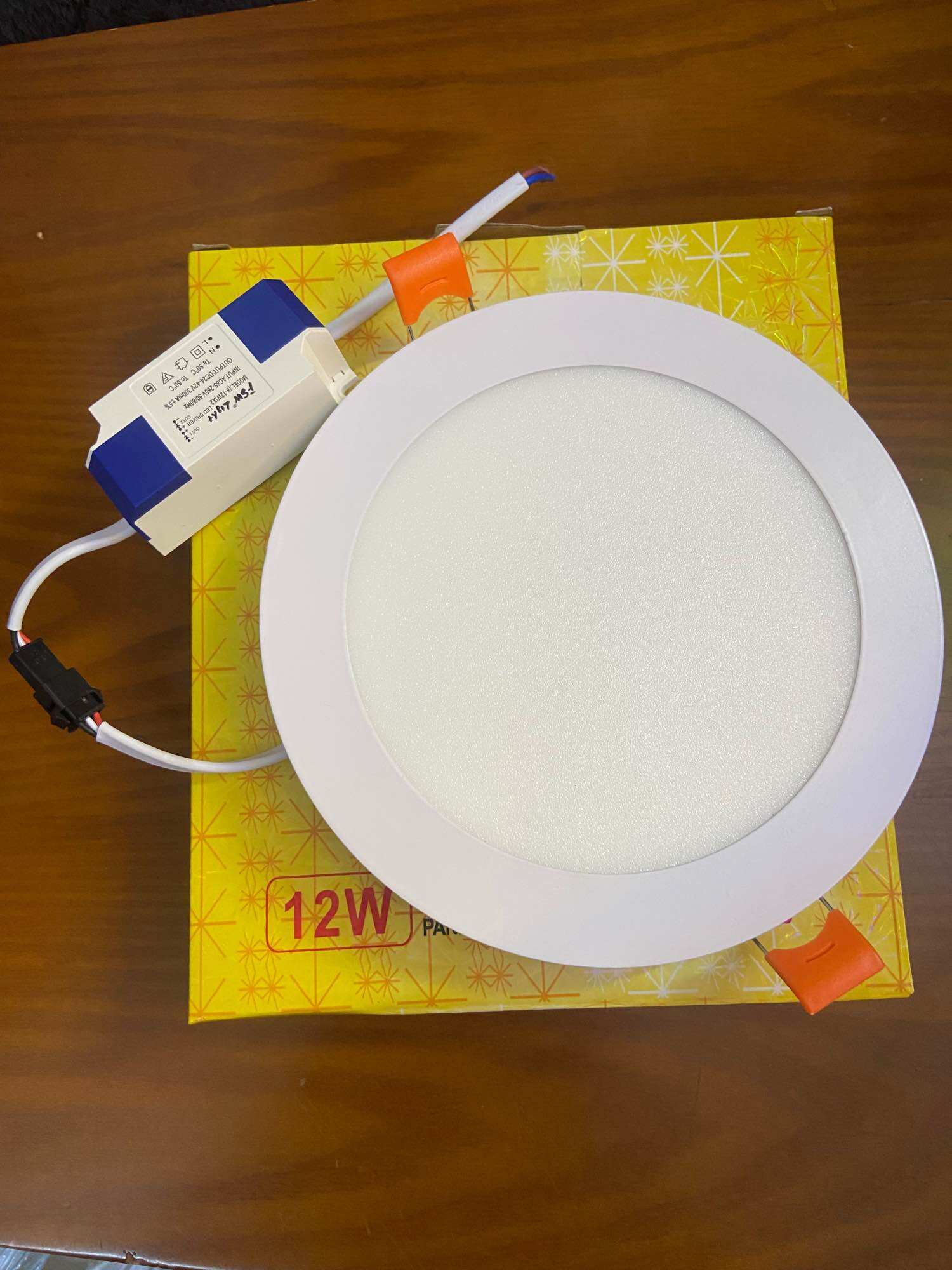 Đèn âm trần 12w 3chế độ (trắng-vàng-trung tính) khoét lỗ 140cm, mặt đèn 160cm