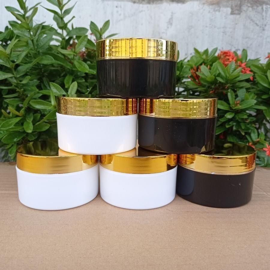 Hủ đựng được 100gr kem nắp xi vàng