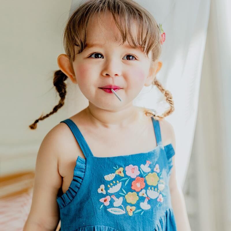 Đầm 2 dây cổ điển Bebezoo bé gái