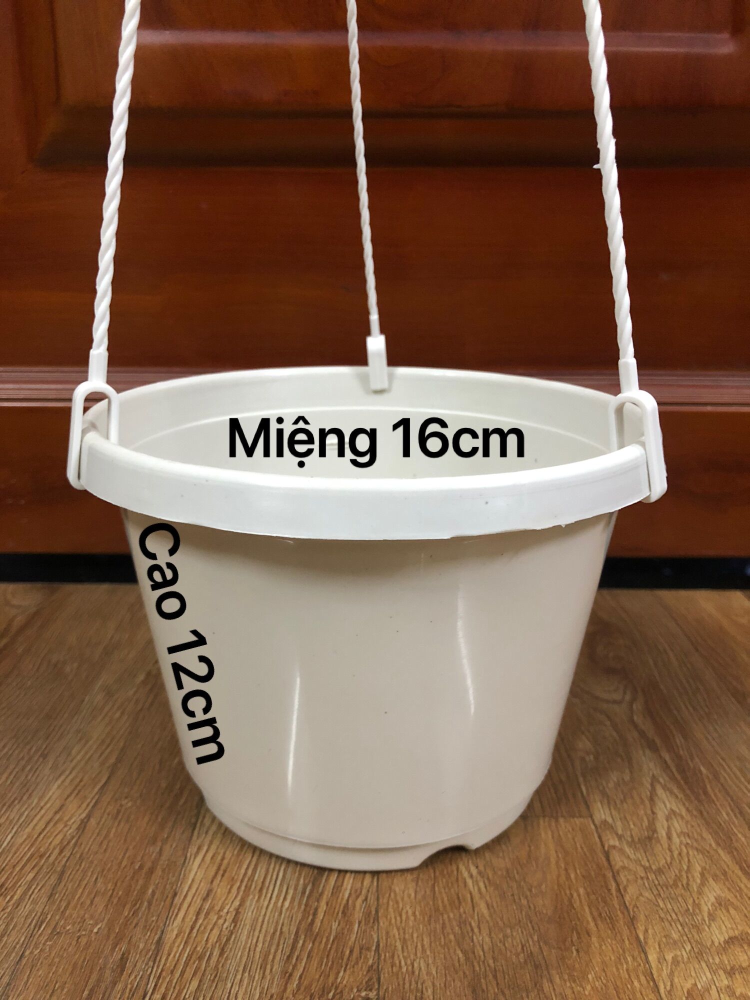 Chậu treo 10 cái kèm dây màu trắng nhỏ