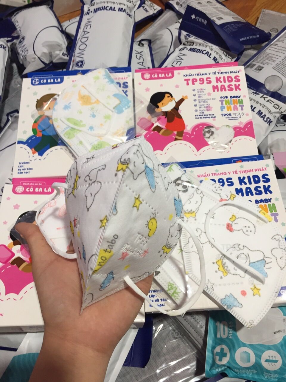 Khẩu trang trẻ em n95 mask ko van hoạ tiết
