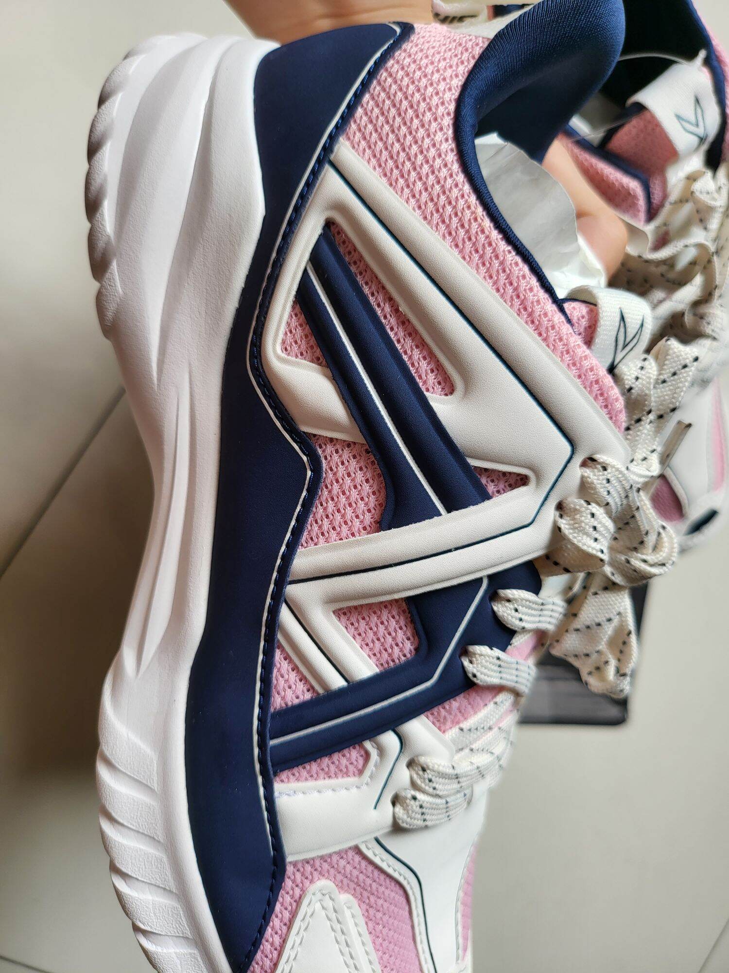 Giày sneaker nữ size 39