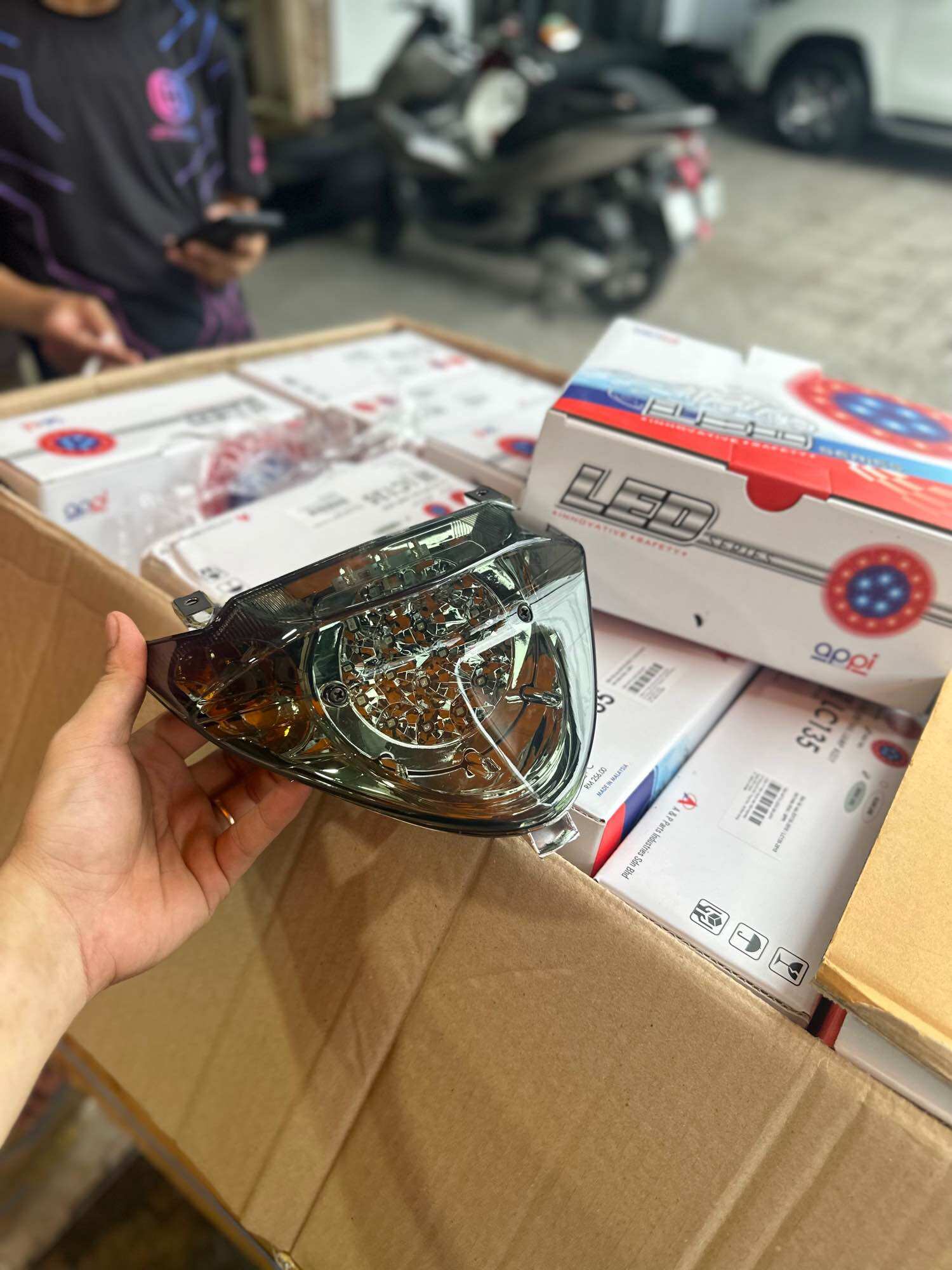 Đèn hậu Exciter 135 4s 2005-2010 Race Boy - Led xanh đỏ Appi Malaysia