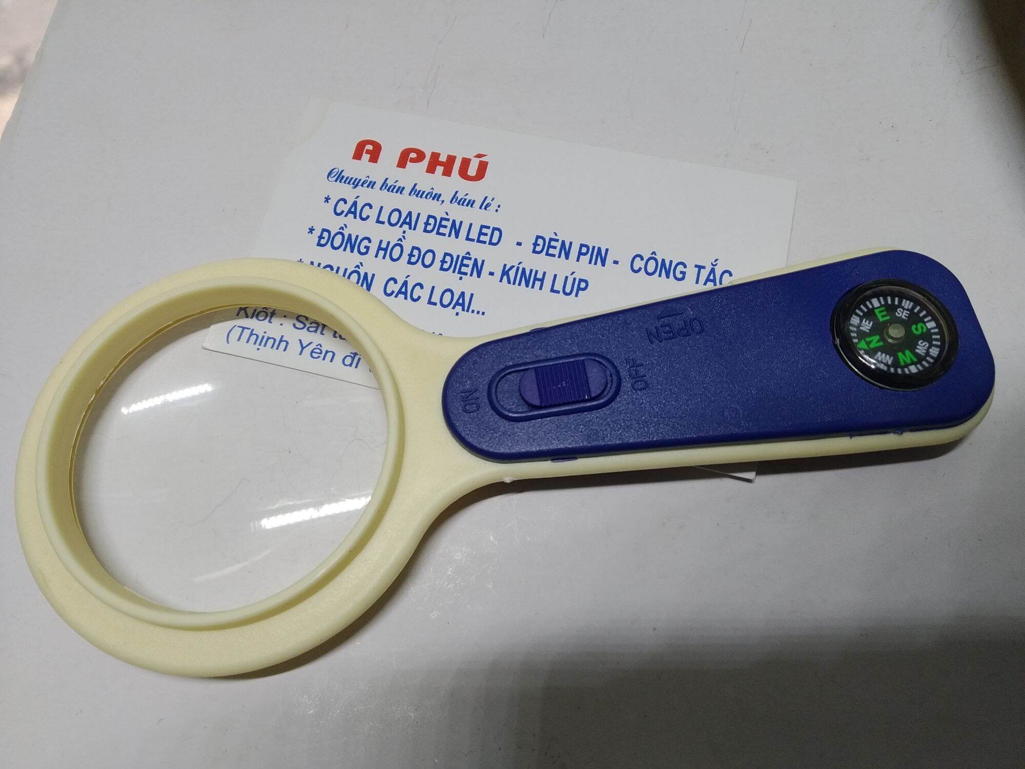 Kính lúp cầm tay có đèn