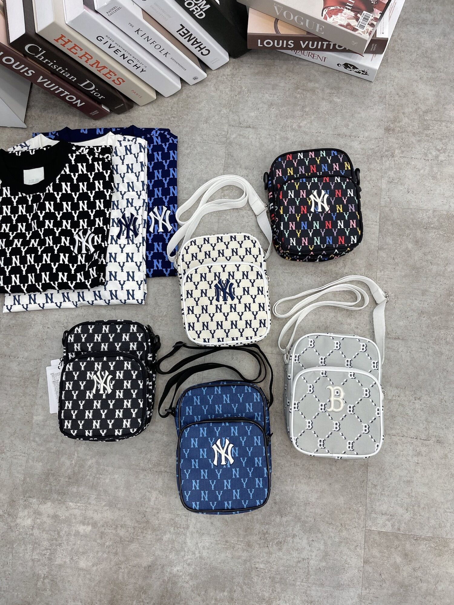 [3-5/8 Hoàn Tiền 25%]Túi đeo chéo NY monogram rainbow full tem tag