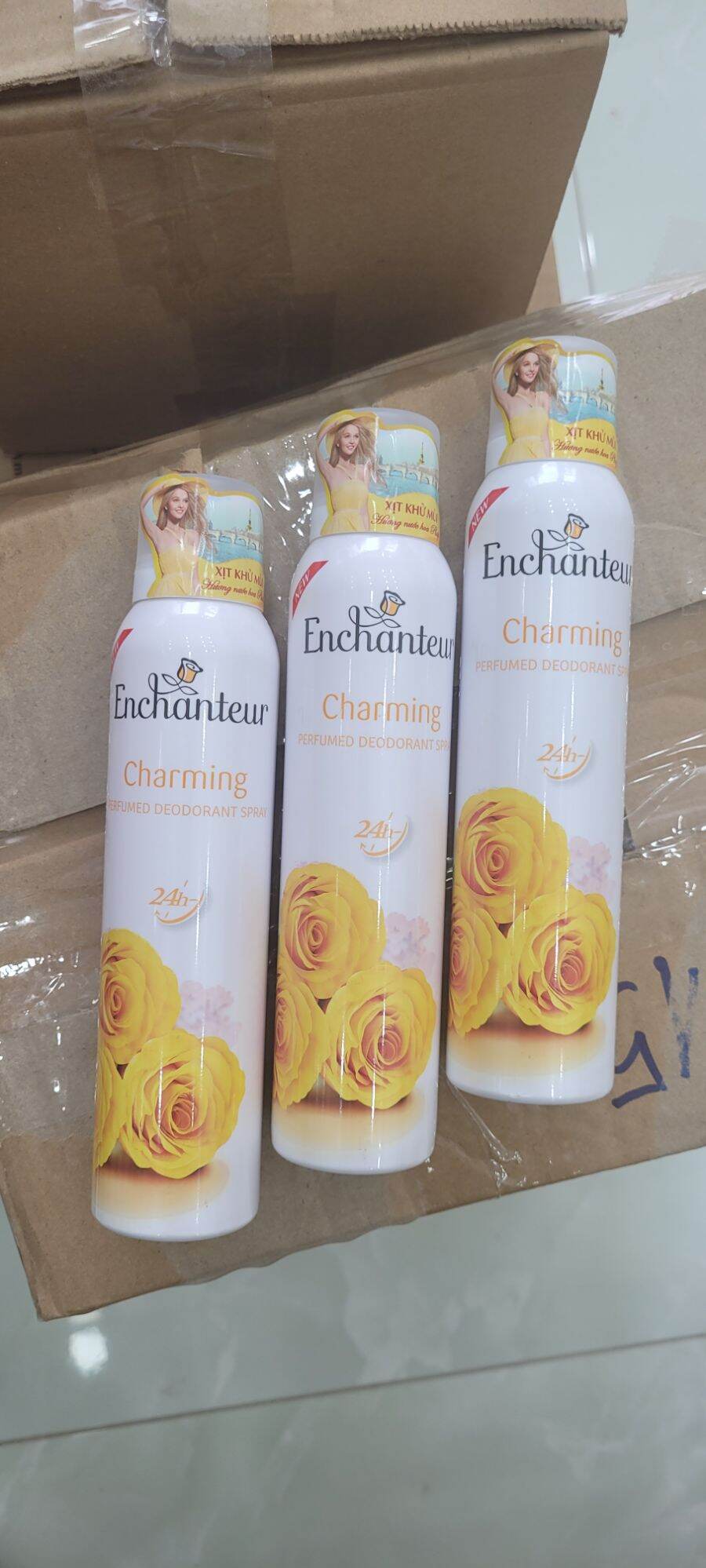 Xịt Khử Mùi Enchanteur Charming Hương Nước Hoa 150ml