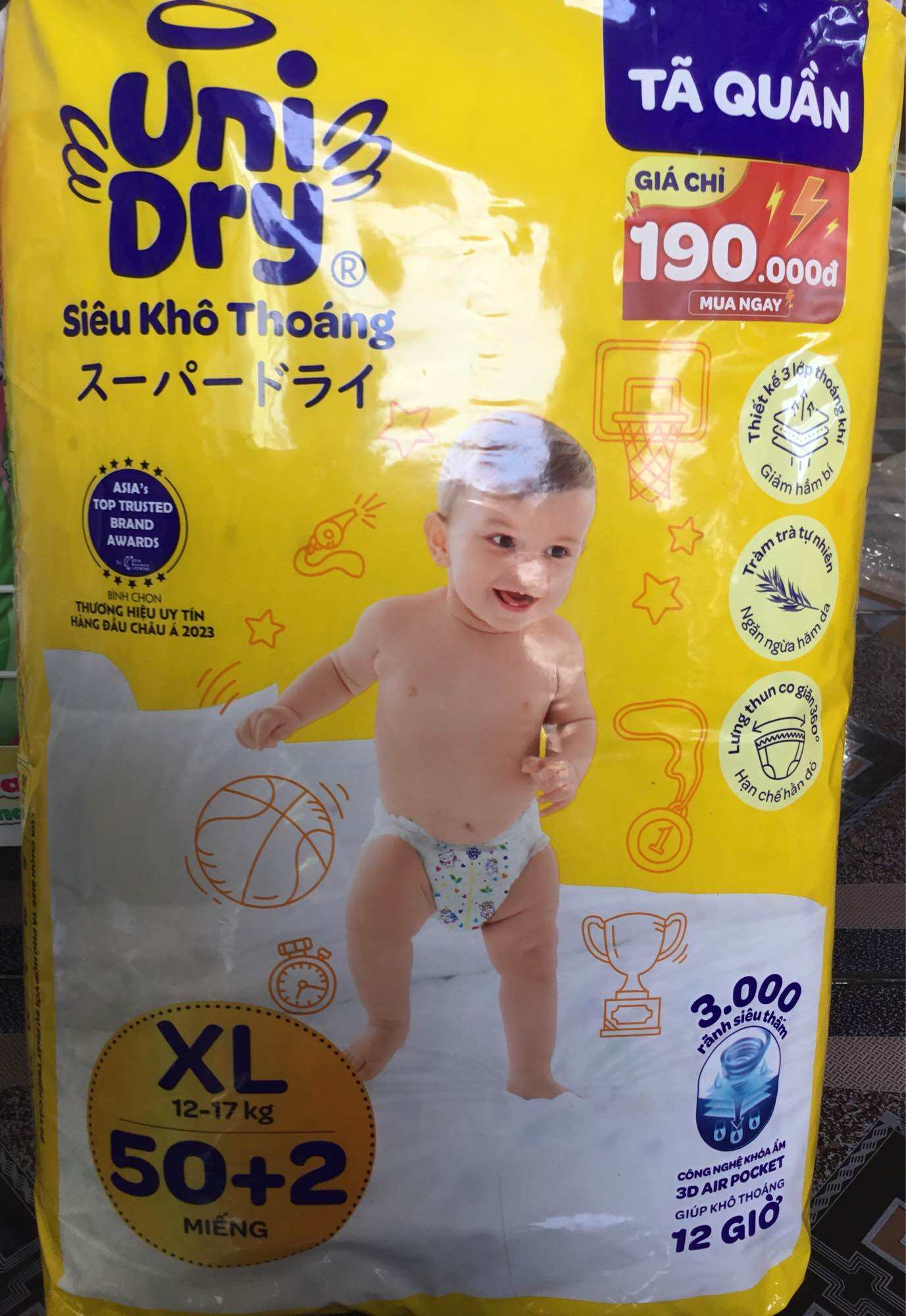 Mới - Tặng thêm 2 miếng Bên Trong -Tã quần Unidry XL50 +2 Siêu Khô Thoáng Cho Bé Từ 12-17kg - Date luôn mới