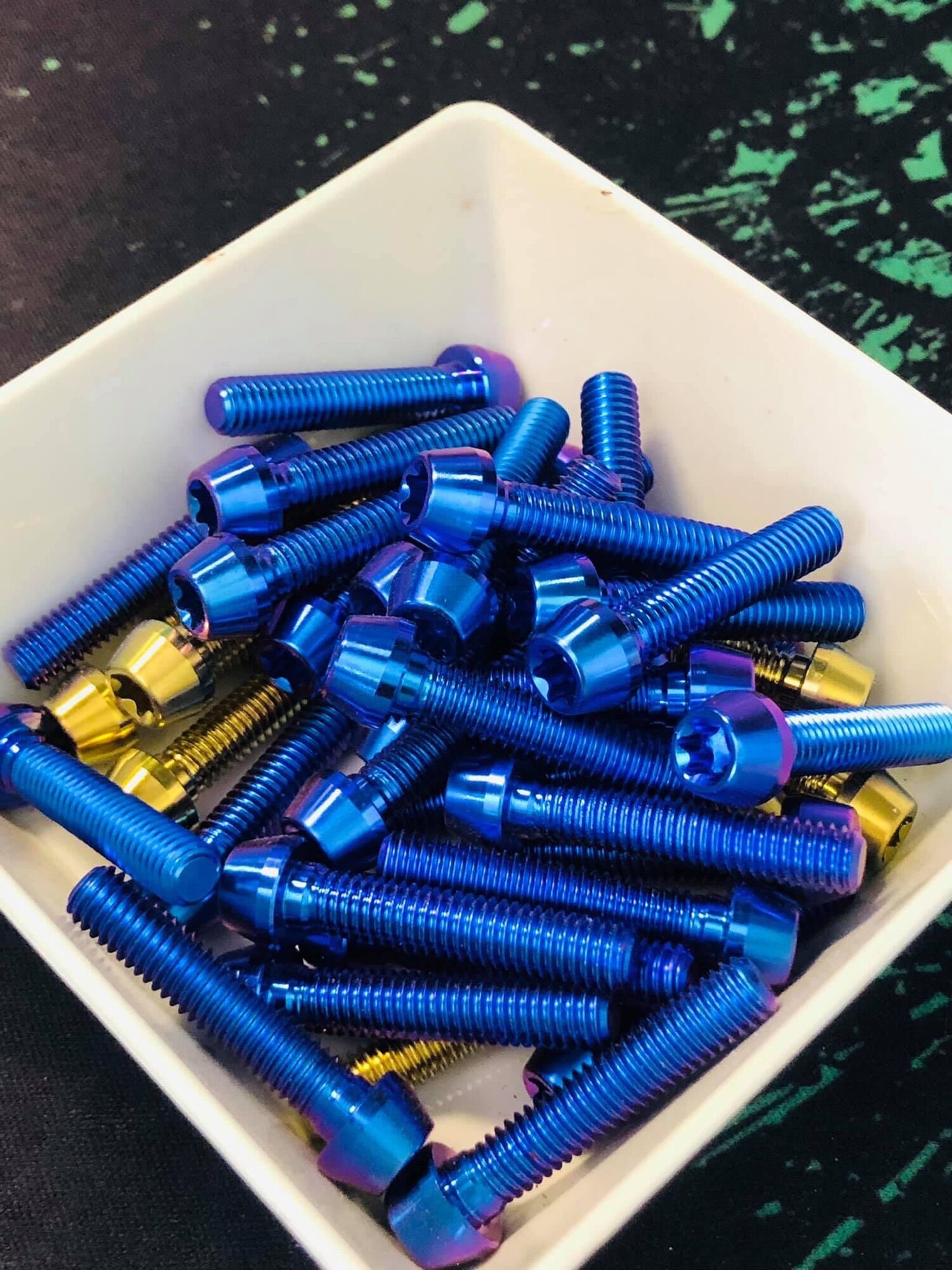 Ốc Titan 6ly 30 trụ côn gắn càng thắng đùm