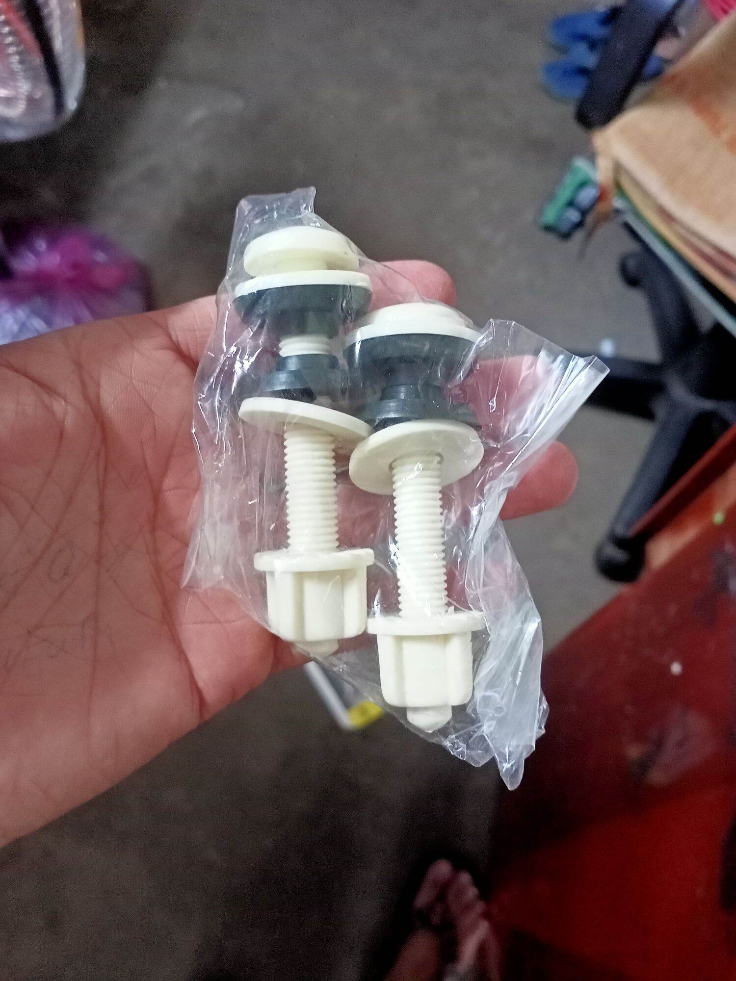 Ốc nắp bồn cầu