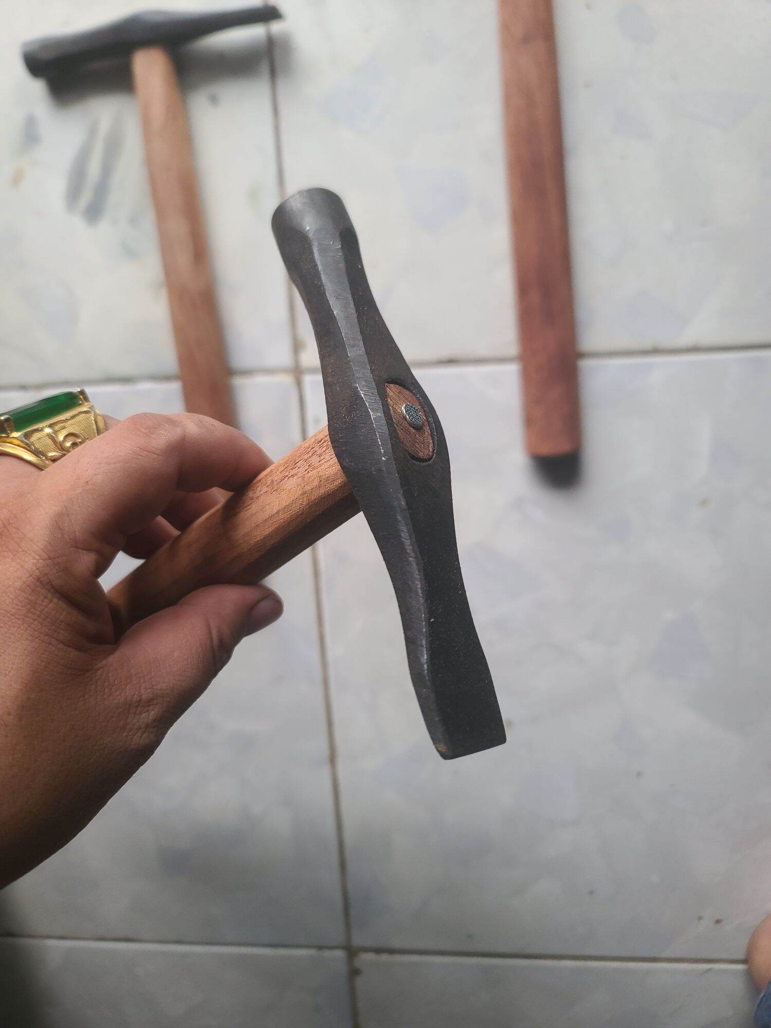 búa thép gò đồng ô tô