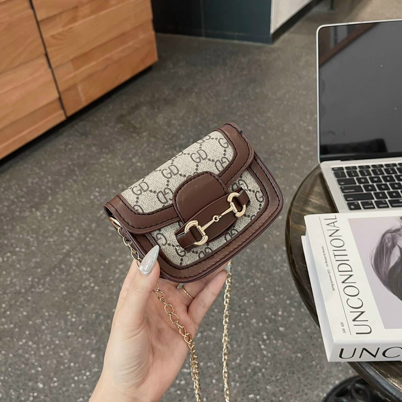 Túi đeo chéo mini hà hồ size 12cm