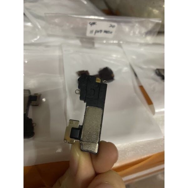 loa trong iP 11 Pro Max