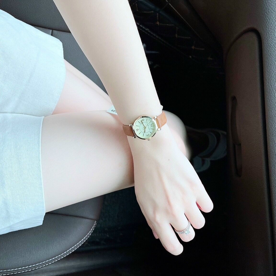 Đồng hồ nữ Anne Klein dây da, size 26mm