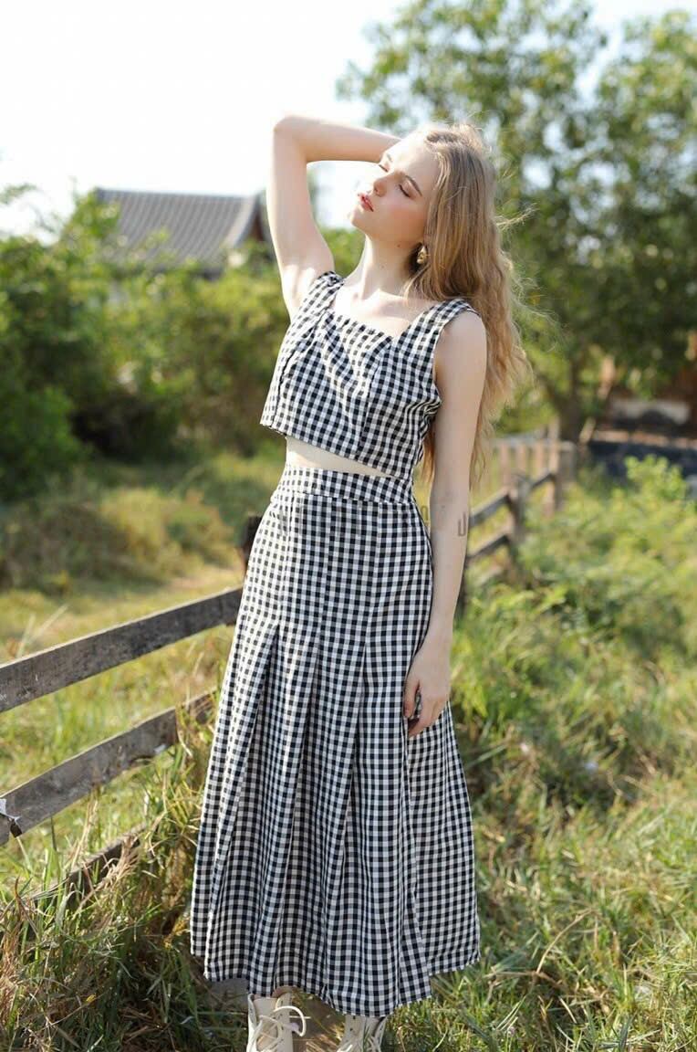 Set Áo 2 dây form croptop phối chân váy xòe caro