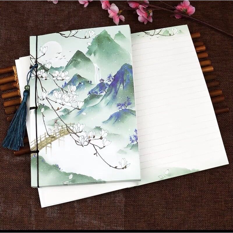 Vở cổ trang có dòng kẻ ngang có sẵn
