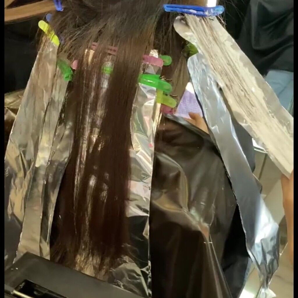 Cuộn giấy bạc dùng nhuộm và tẩy tóc cho salon dài 10cm