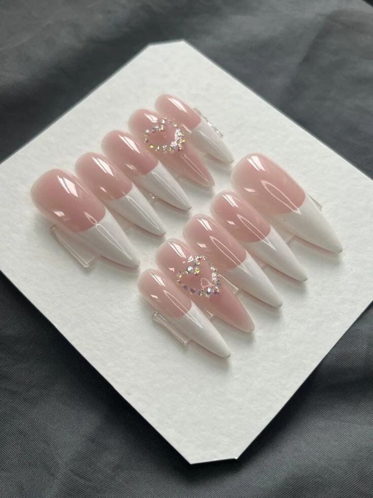 Nailbox thiết kế , màu màu trắng gắn đá  from nhọn 913