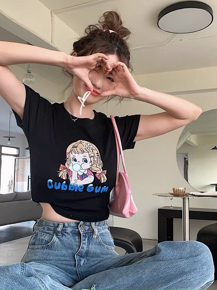 Áo croptop cô bé tóc vàng thổi bóng BG