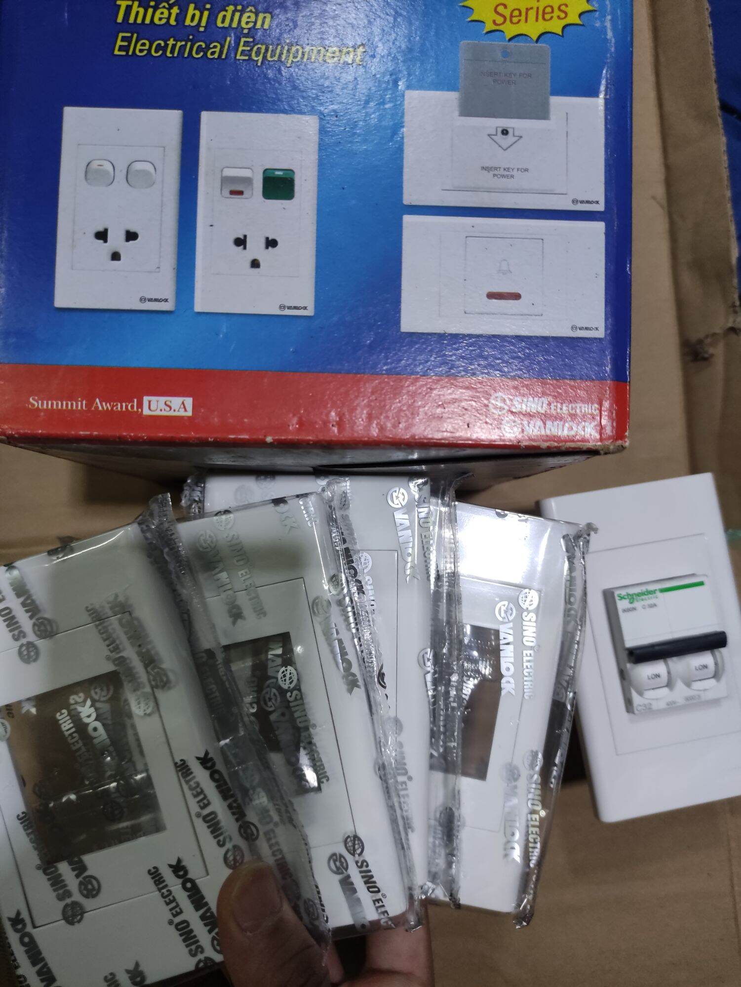 Mặt chứa cb 2 pha sino chính hãng