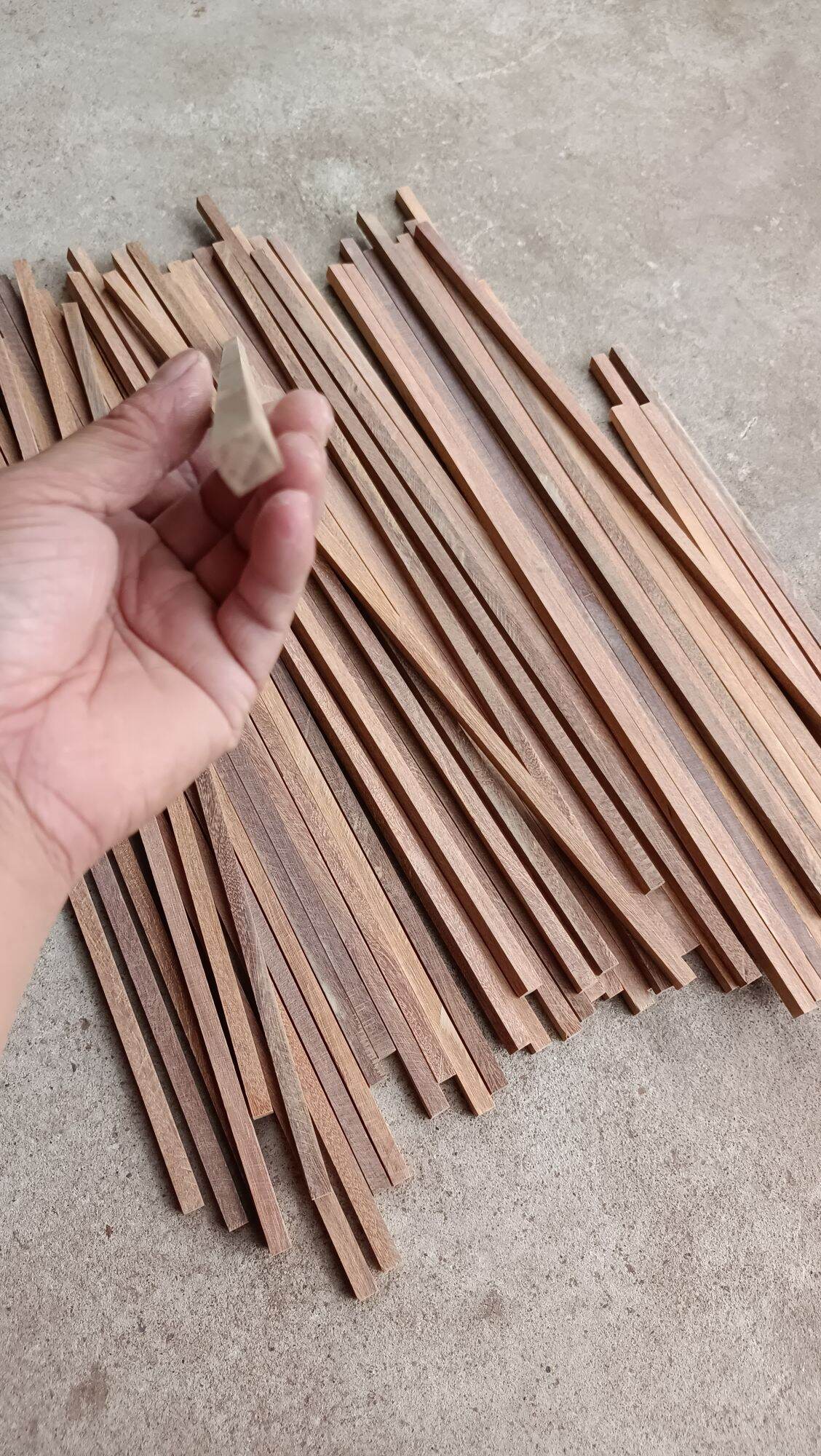 thanh gỗ lim campuchia vuông ~0,8cm