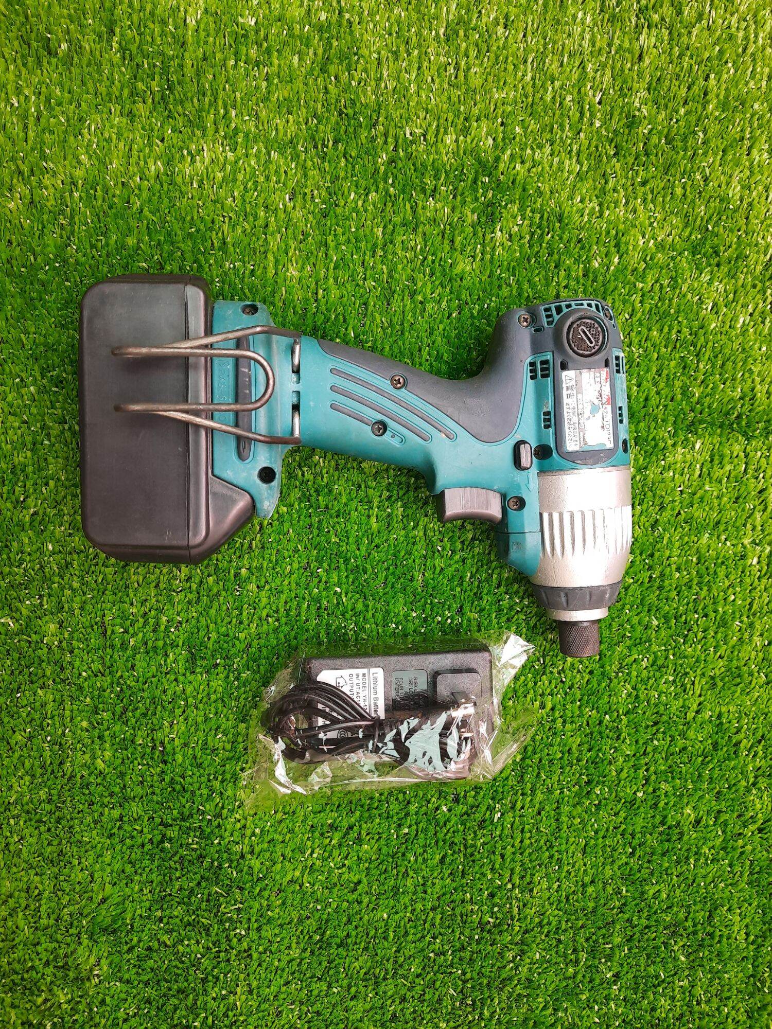 Máy bắn vít makita TD123D - vít đầu khía