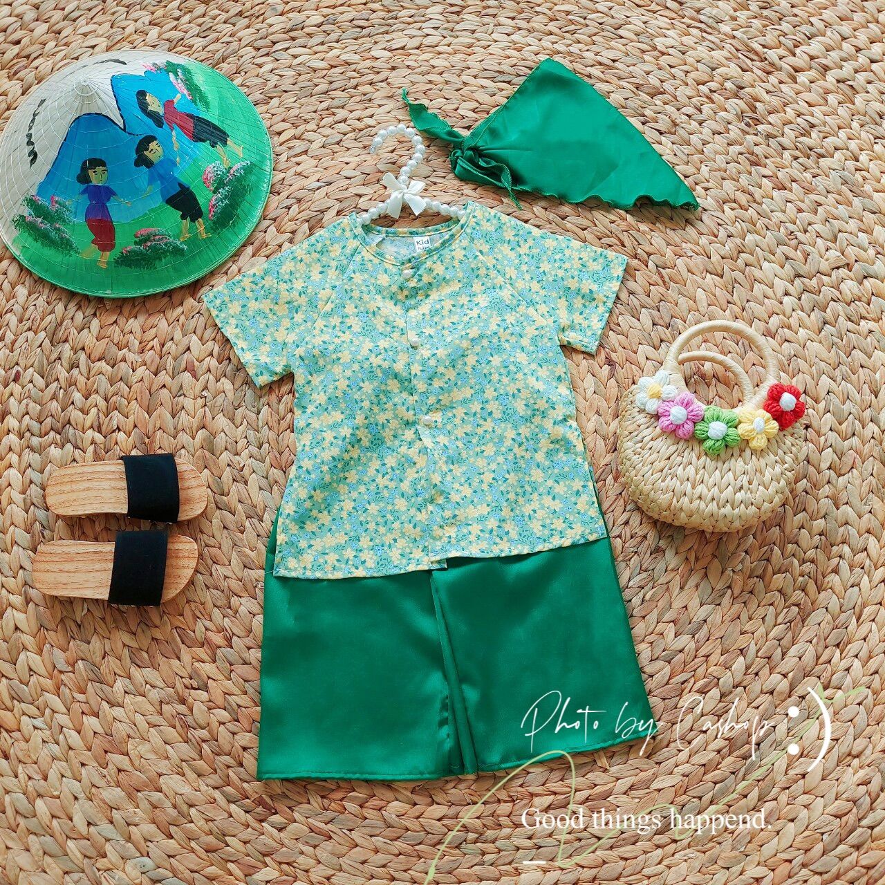 Set bà ba hoa lụa kèm khăn cho bé gái