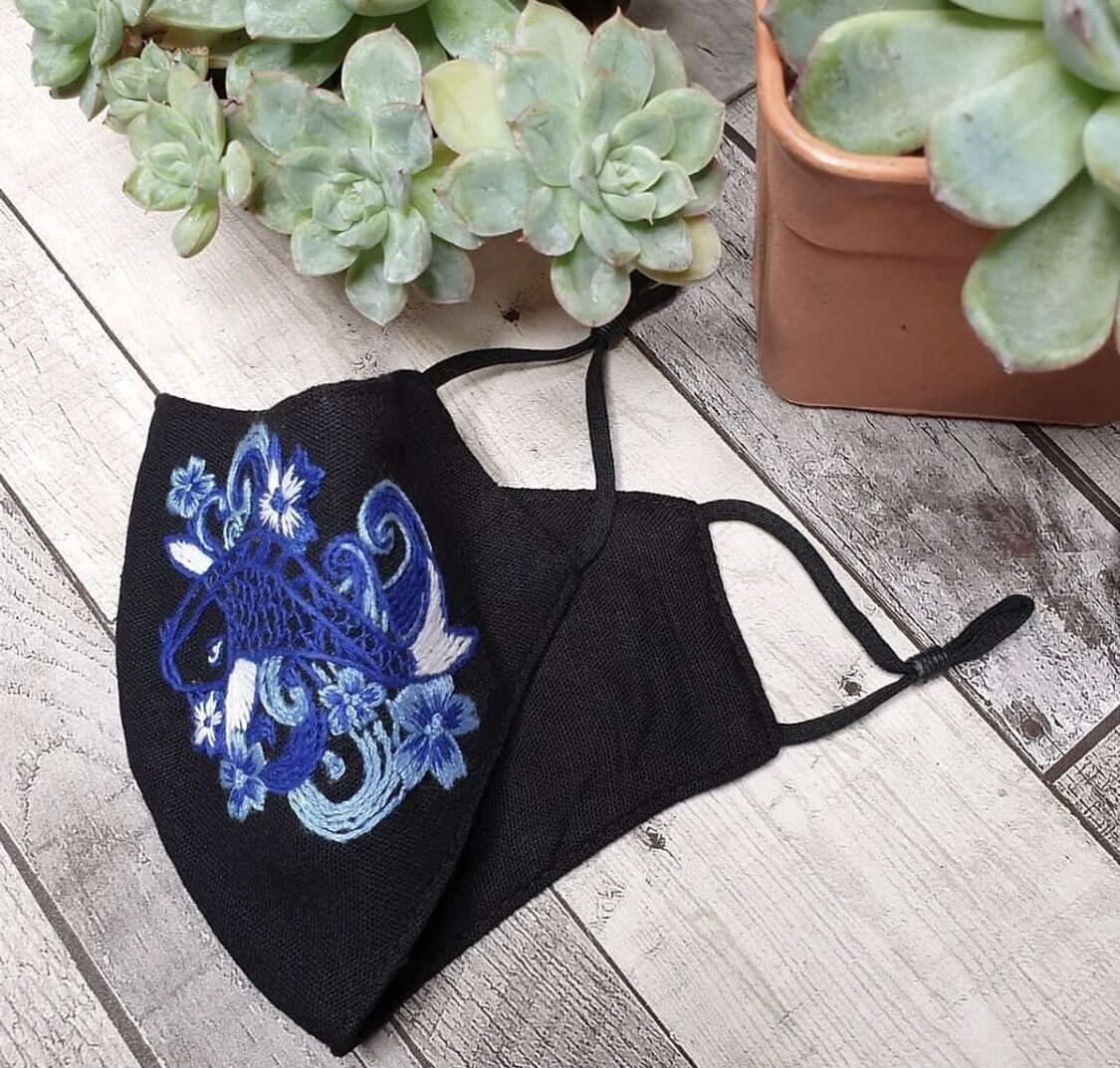 Khẩu trang thêu tay vải linen