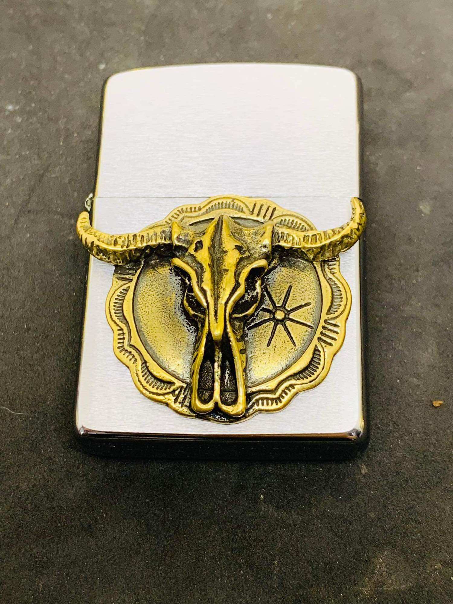 Eblem Cọp- Thuận Buồm Xuôi Gió Dán Zippo