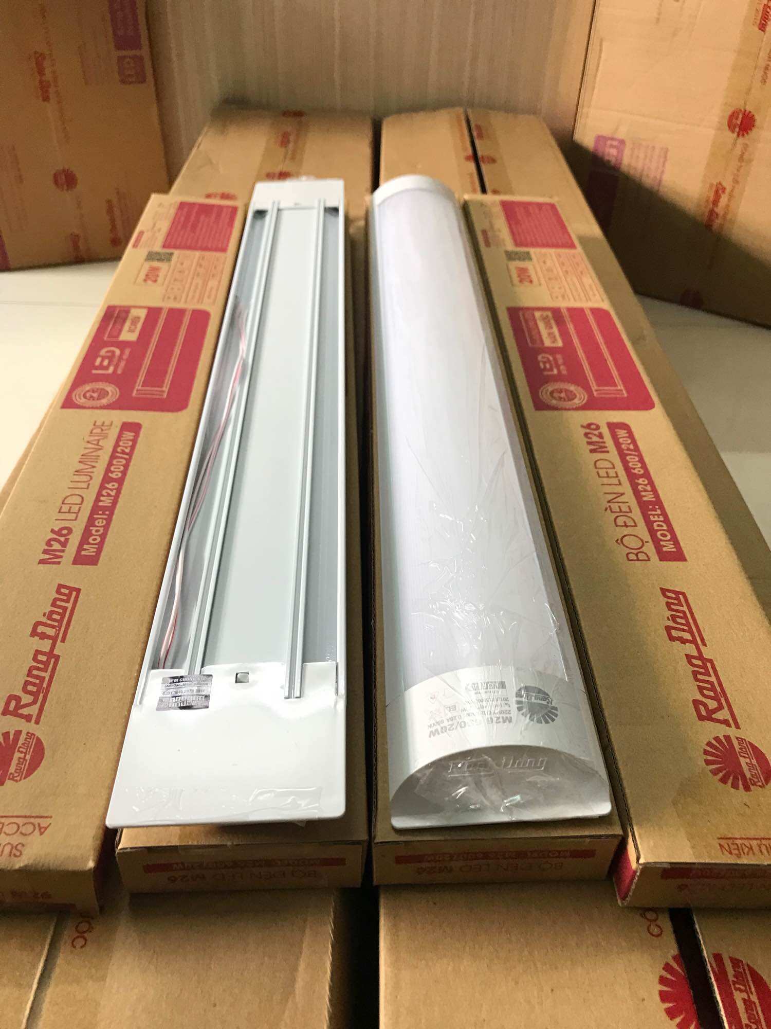 Bóng đèn bán nguyệt 0.6m Rạng Đông