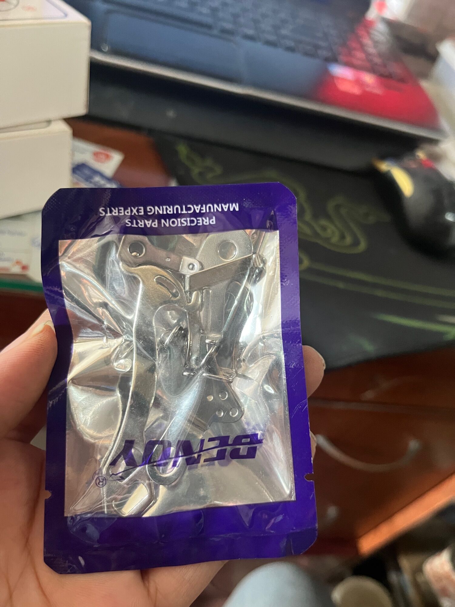 Bộ dẫn chỉ máy vắt sổ Siruba 4 ống