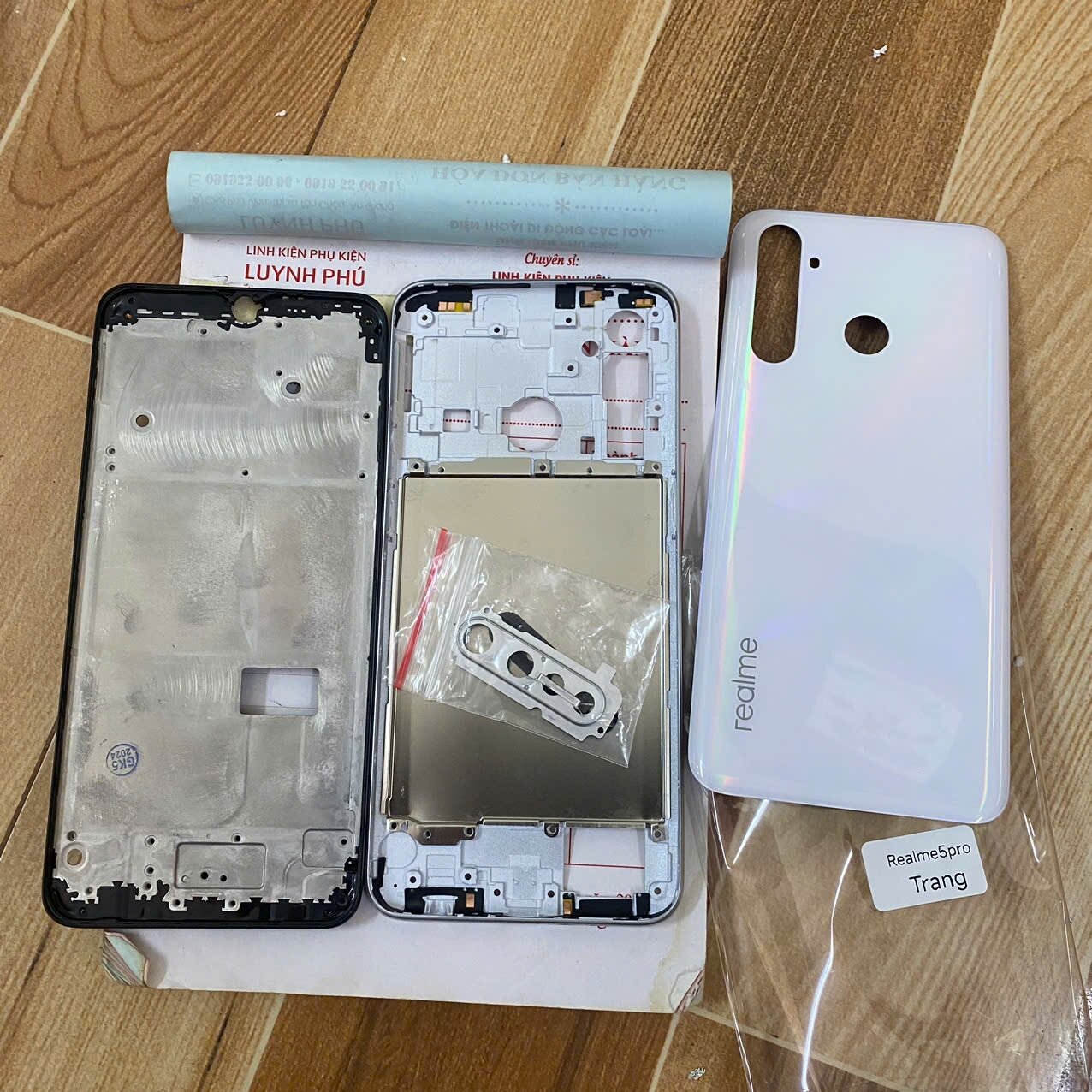 Vỏ Realme 5 Pro có khay sim kính camera