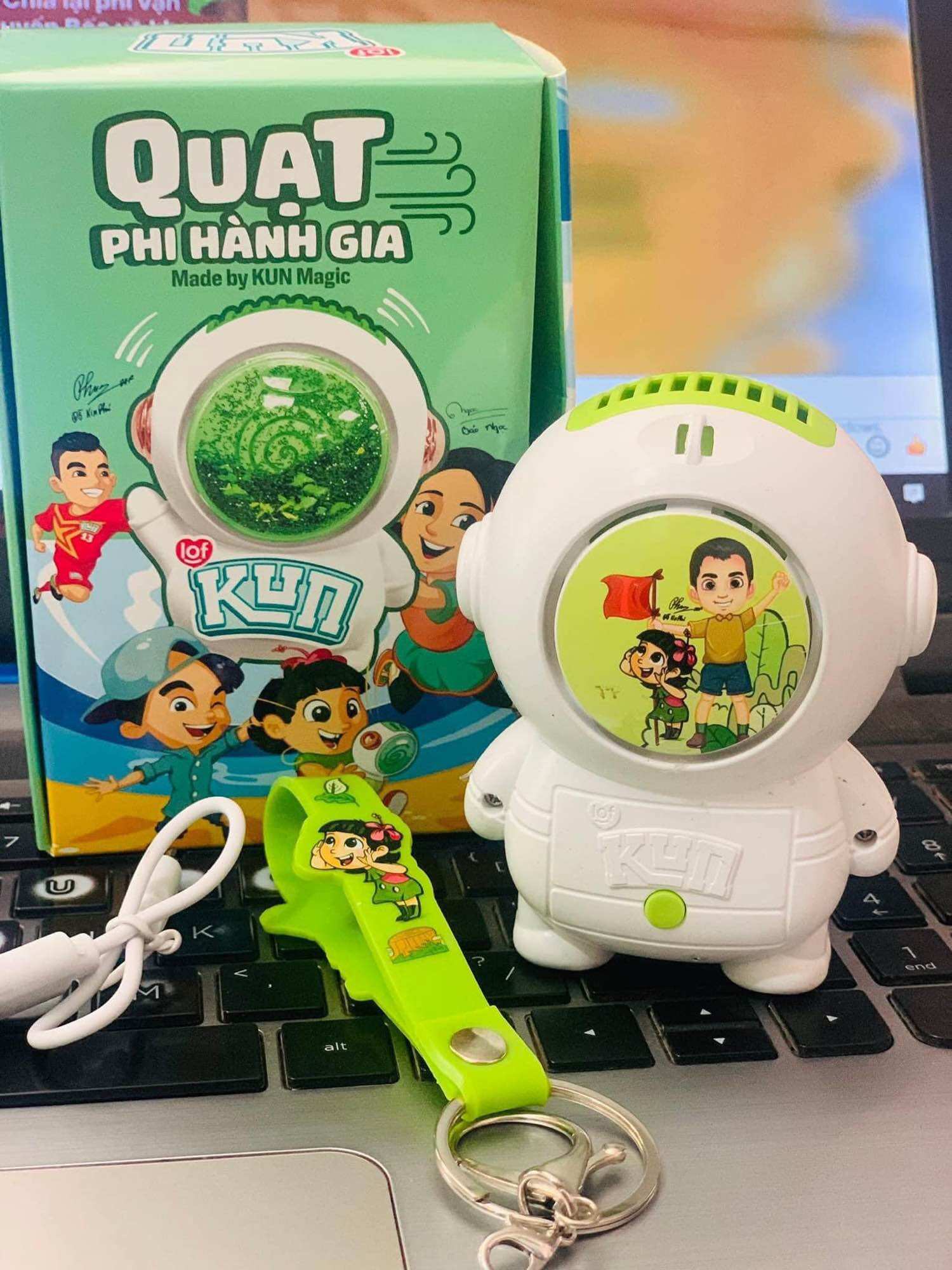 Quạt tích điện kun phi hành gia ( ngẩu nhiên)