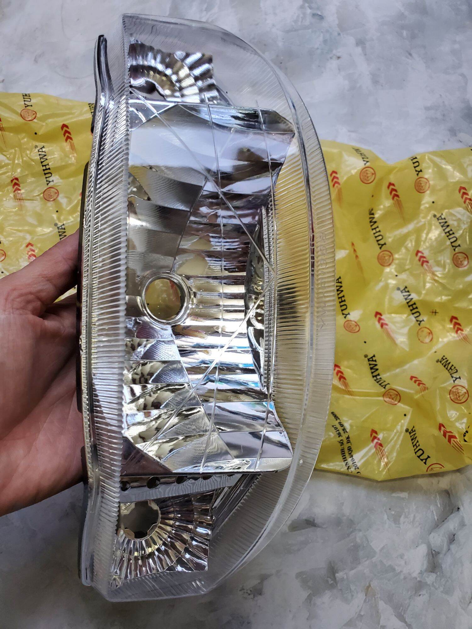 Chóa đèn pha , đèn trước xe Max Neo ( Max III  ).