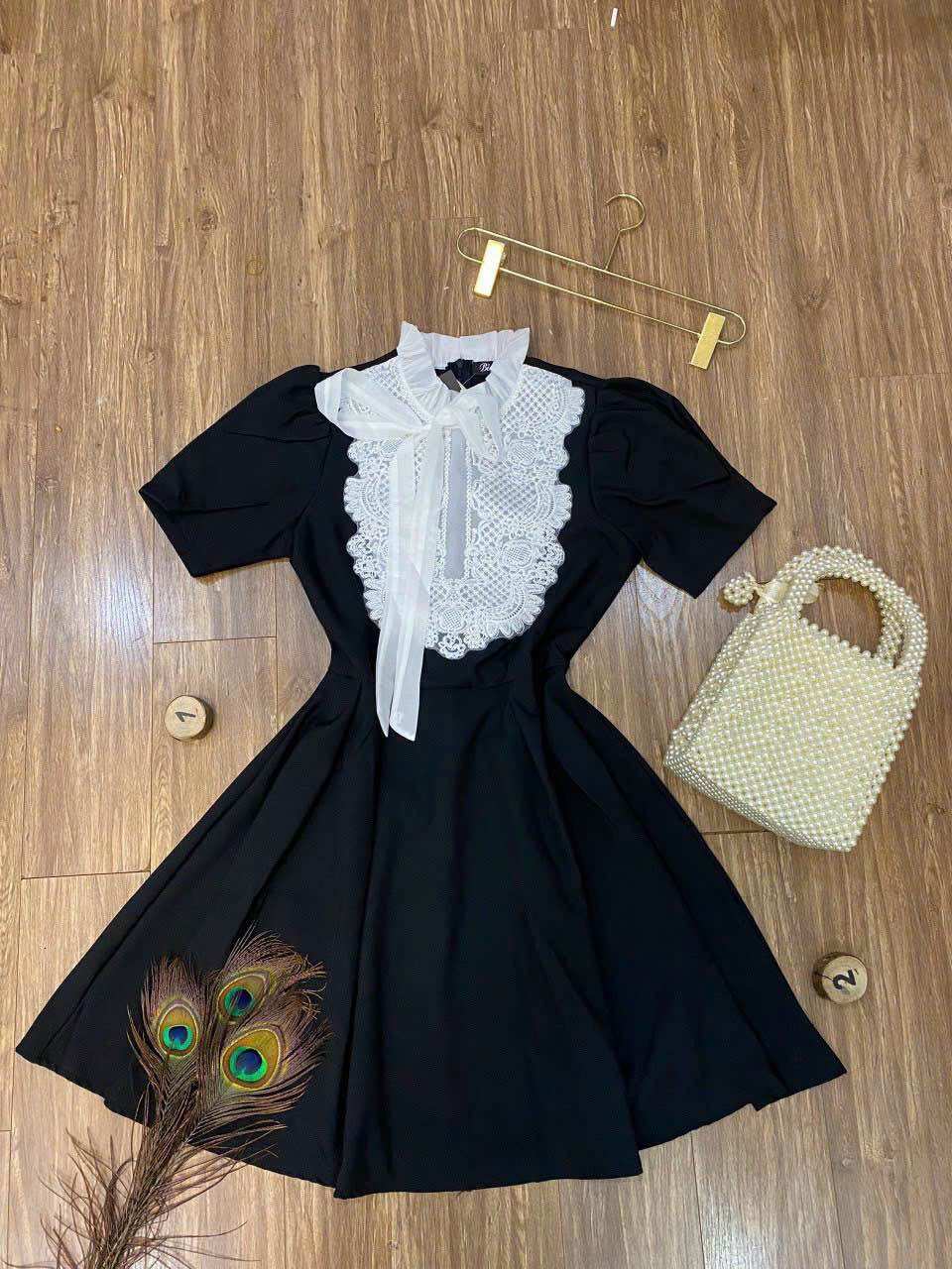 Đầm xoè ngắn phối ren