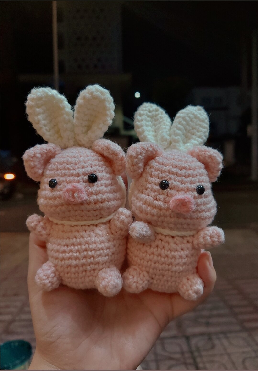Bé heo nơ