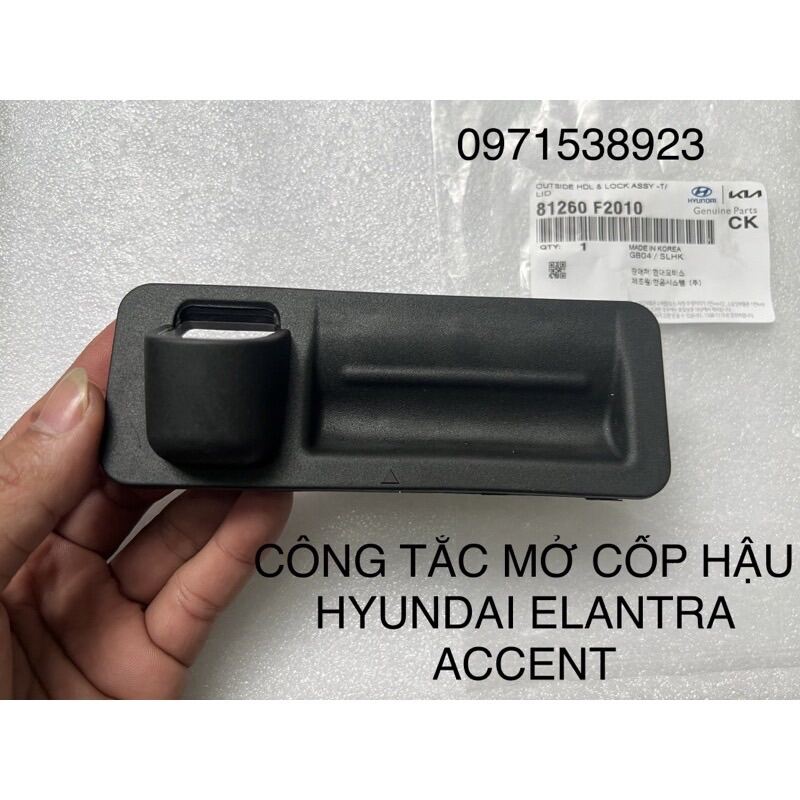 NÚT BẤM MỞ CỐP HẬU HYUNDAI ELANTRA ACCENT CÓ LỖ CAMERA 2016-2021 XỊN 81260F2010