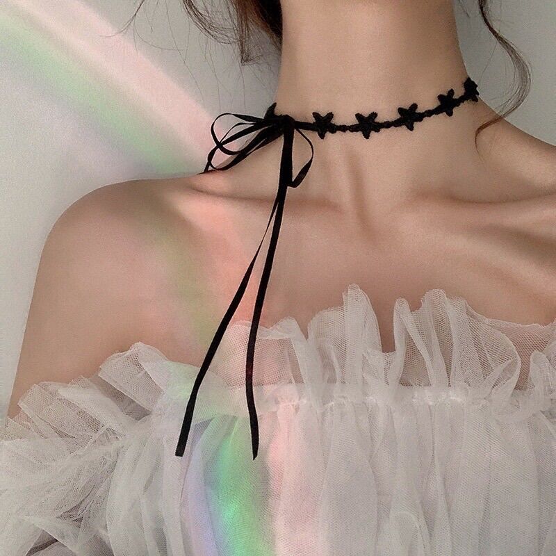 Dây chuyền choker đen các mẫu cá tính cho nữ