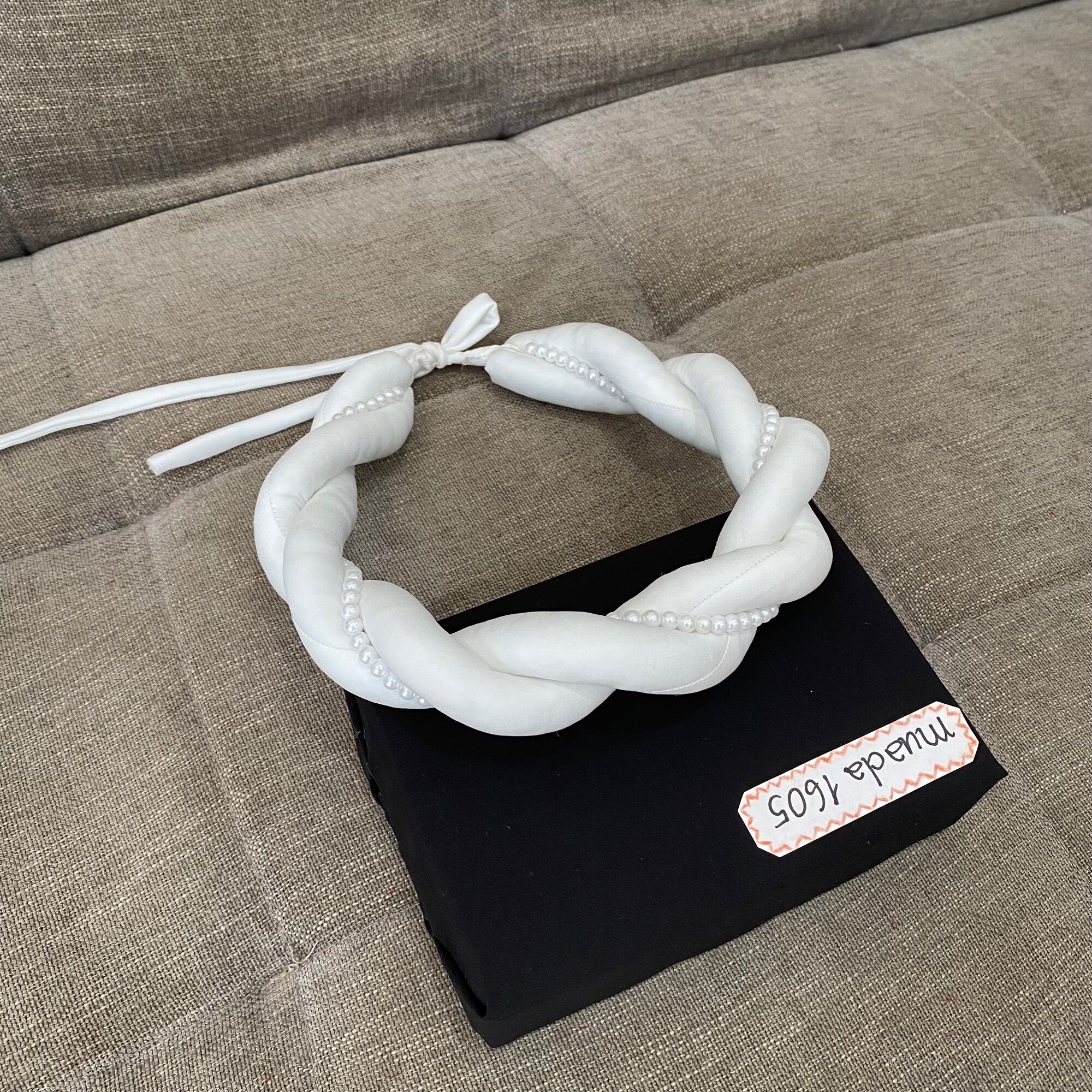 Mấn xoắn phối 1 dây hạt. Vấn lụa cao cấp. Vấn áo dài