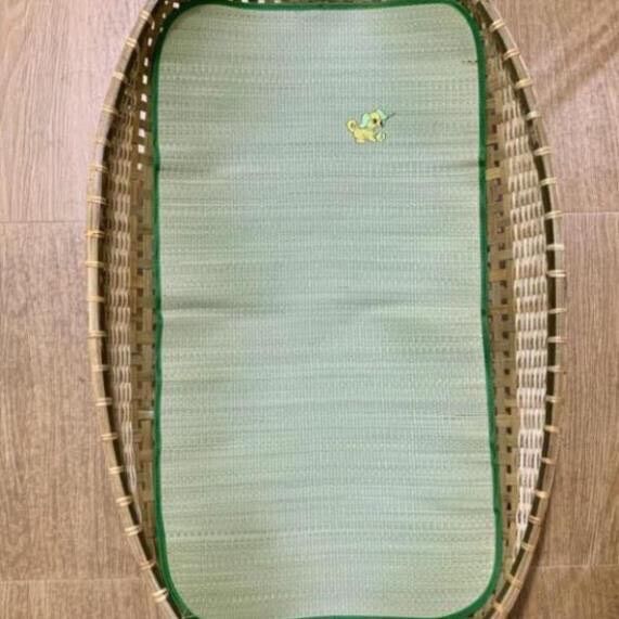 Nôi tre và chiếu lót nôi size 55*85cm( tặng quà vòng dâu)