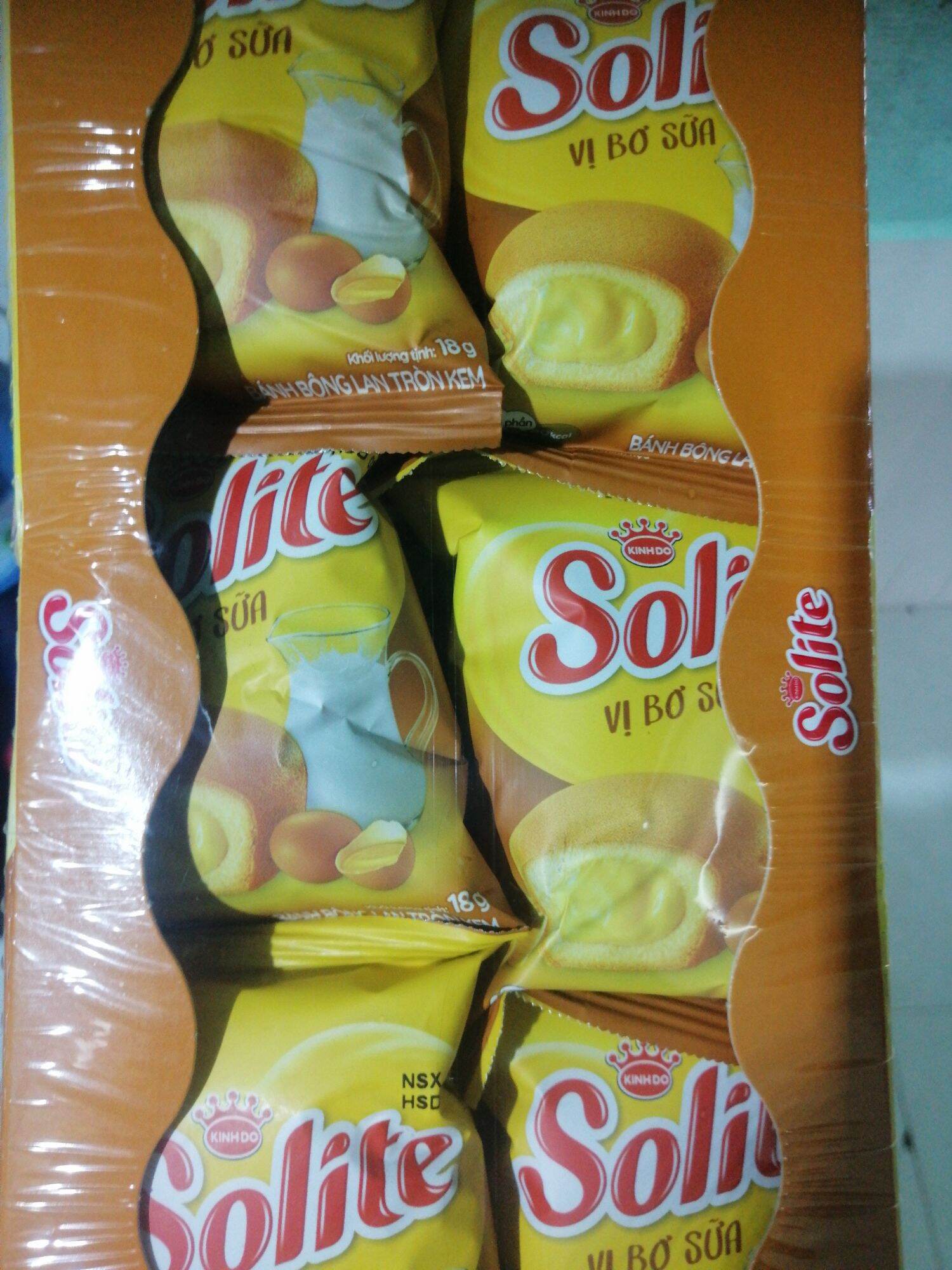 1hộp bánh bông lan vị bơ sữa tròn kem Solite 20 gói 18g