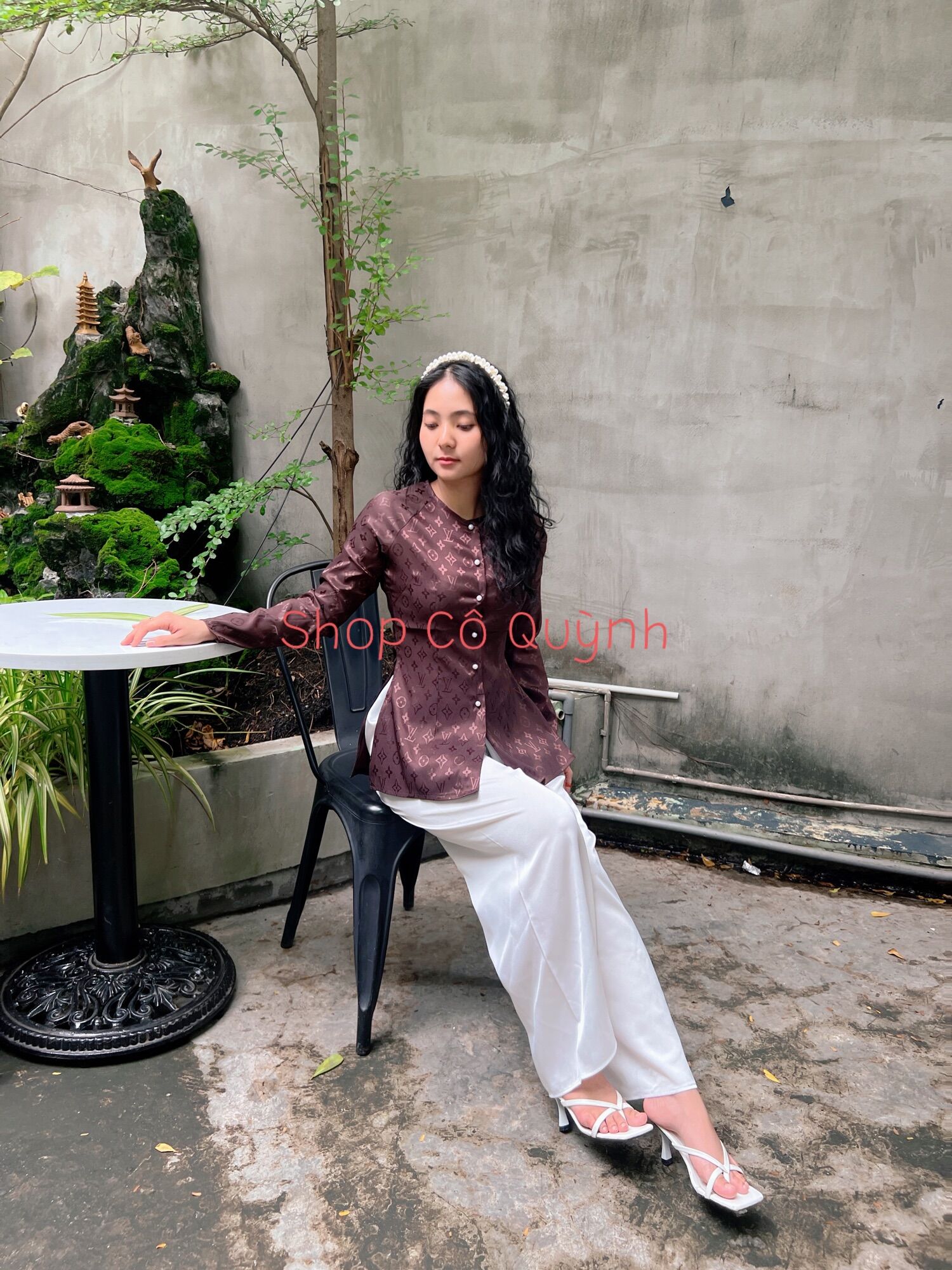 BỘ BÀ BA GẤM CHỮ NỔI L—V