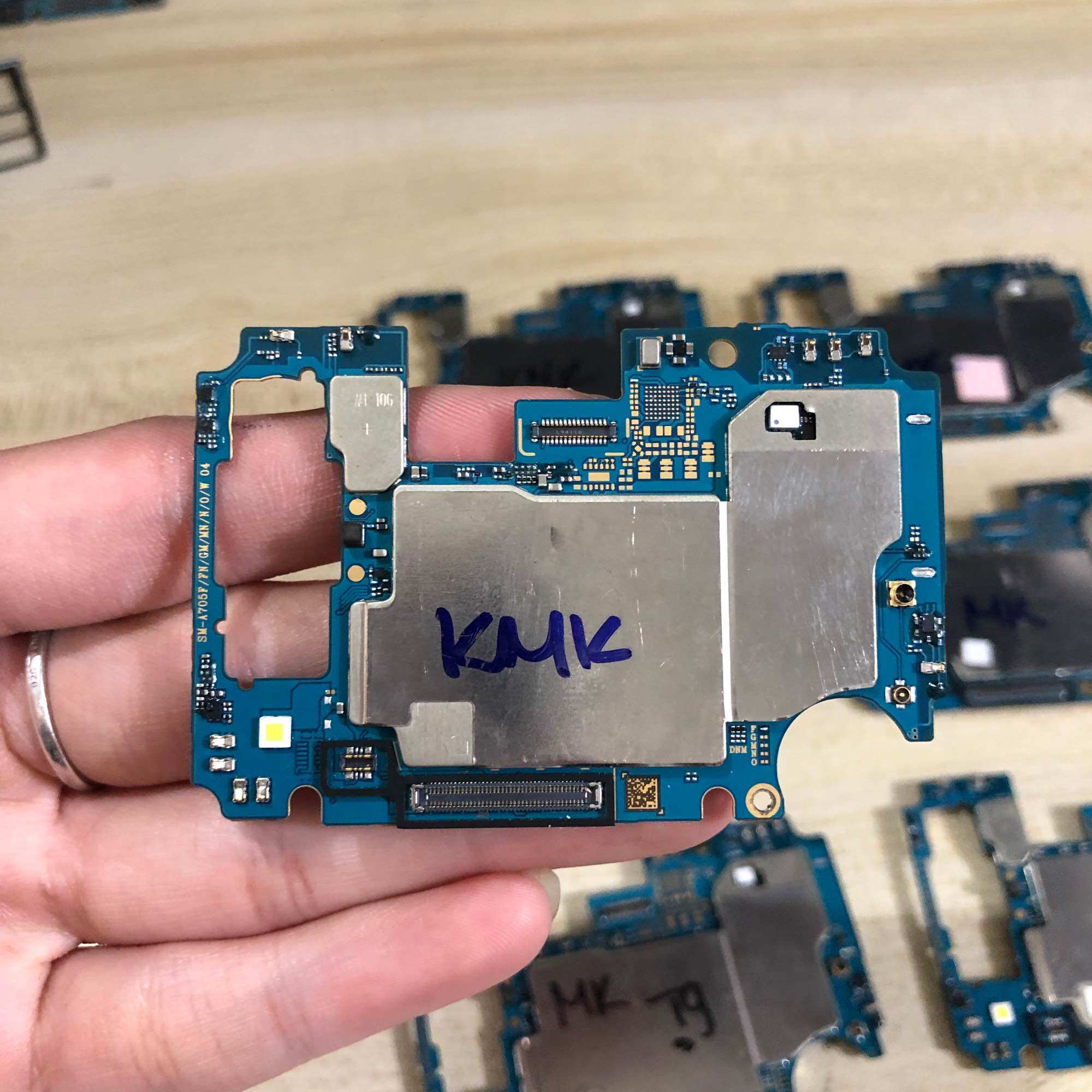 Main Samsung A70 Zin full Chức Năng ( Sim , Sạc ,Wifi,..)