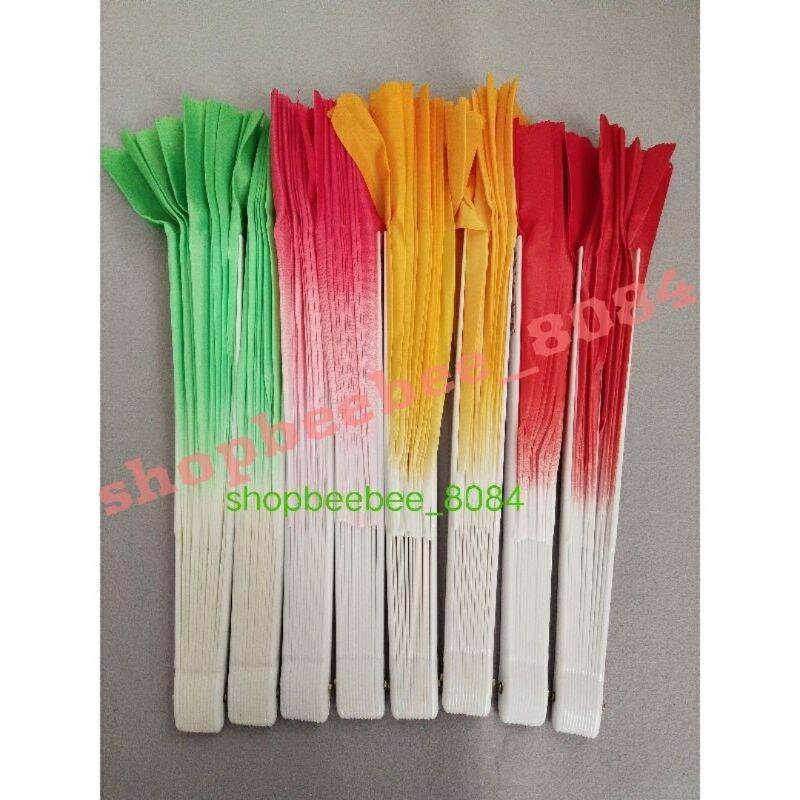 Quạt múa văn nghệ pha màu nan nhựa
