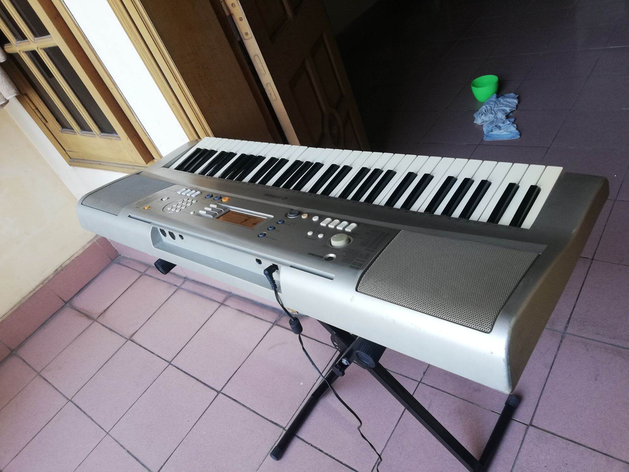Đàn organ Yamaha PSR E303