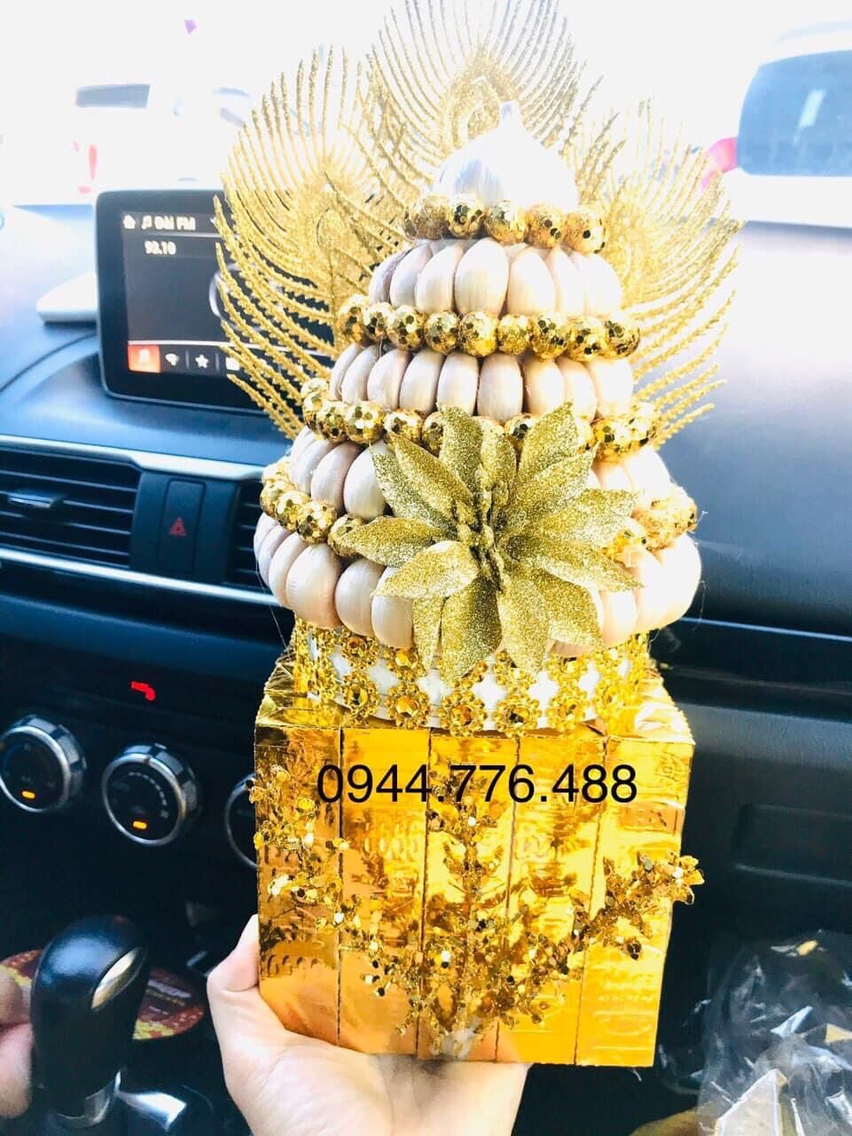 Tháp tỏi (bông tỏi)  thờ cúng Thần tài Thổ Địa