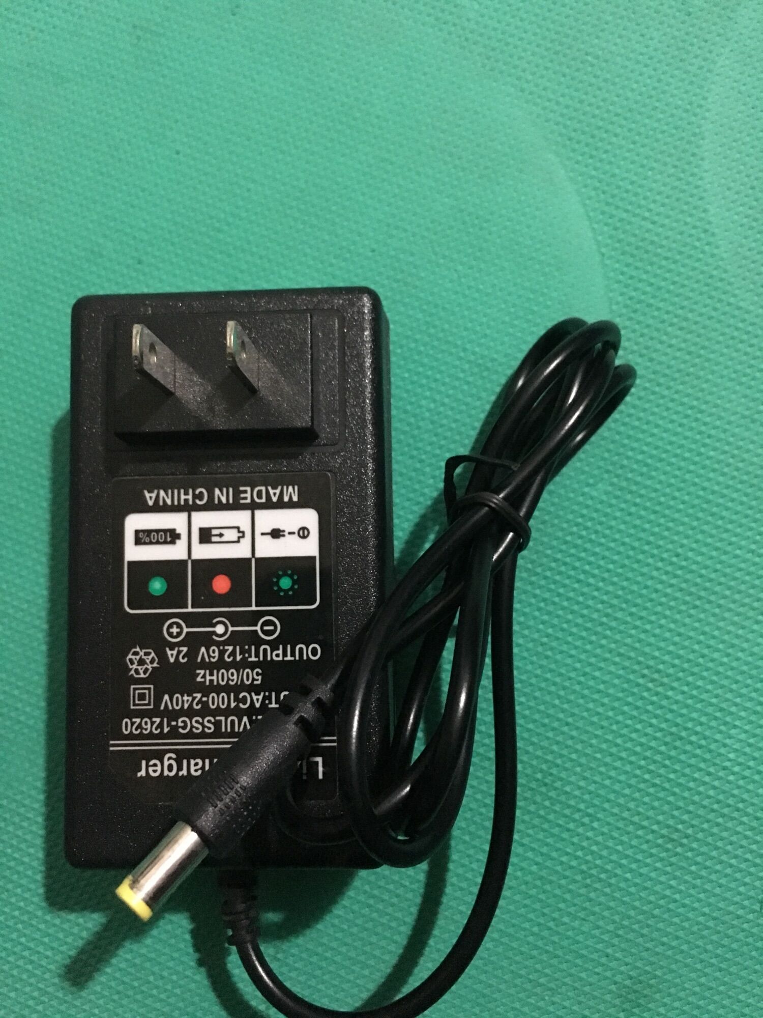 Sạc 3S 12.6V 2A có đèn báo khi đầy pin(Loại tốt)