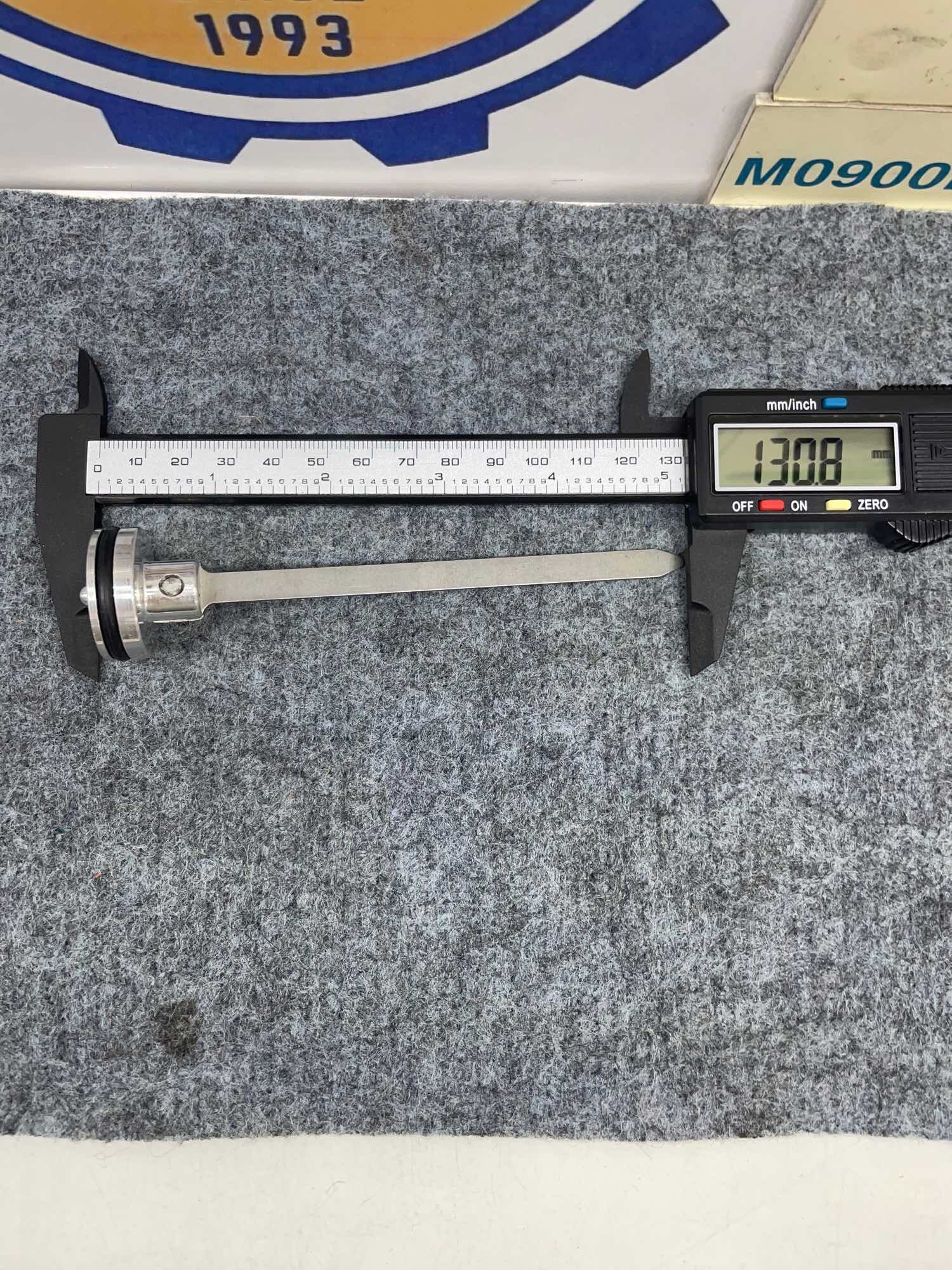 Ron, lưỡi gà súng bắn đinh F50