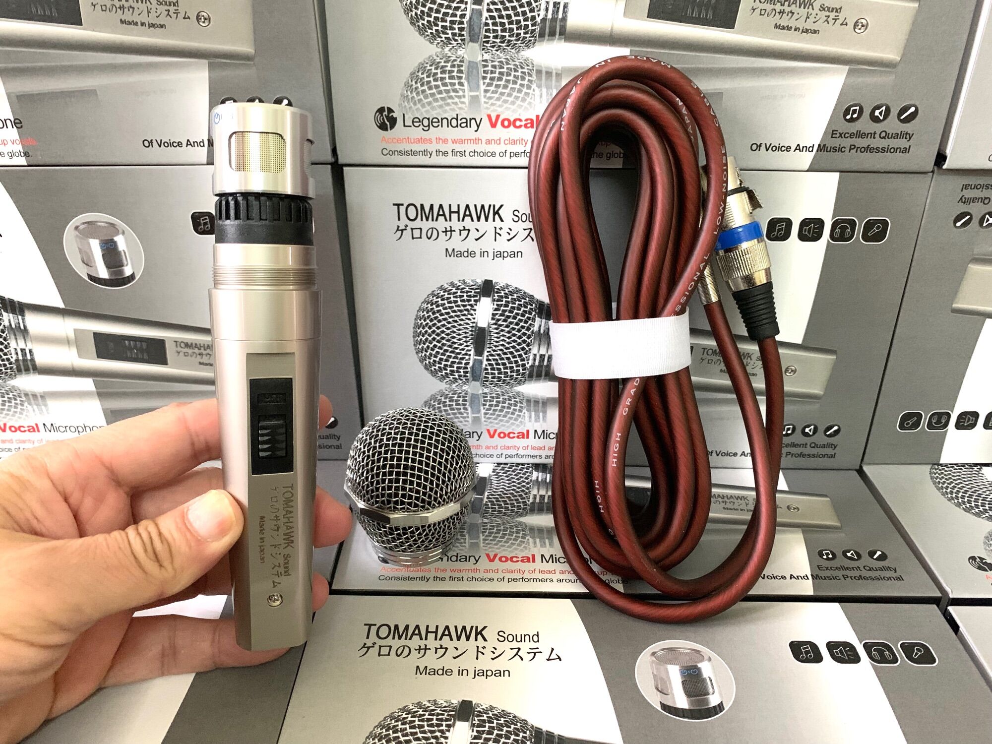 Made in Japan Micro hát karaoke Nhật Tomahawk chất âm tuyệt đỉnh