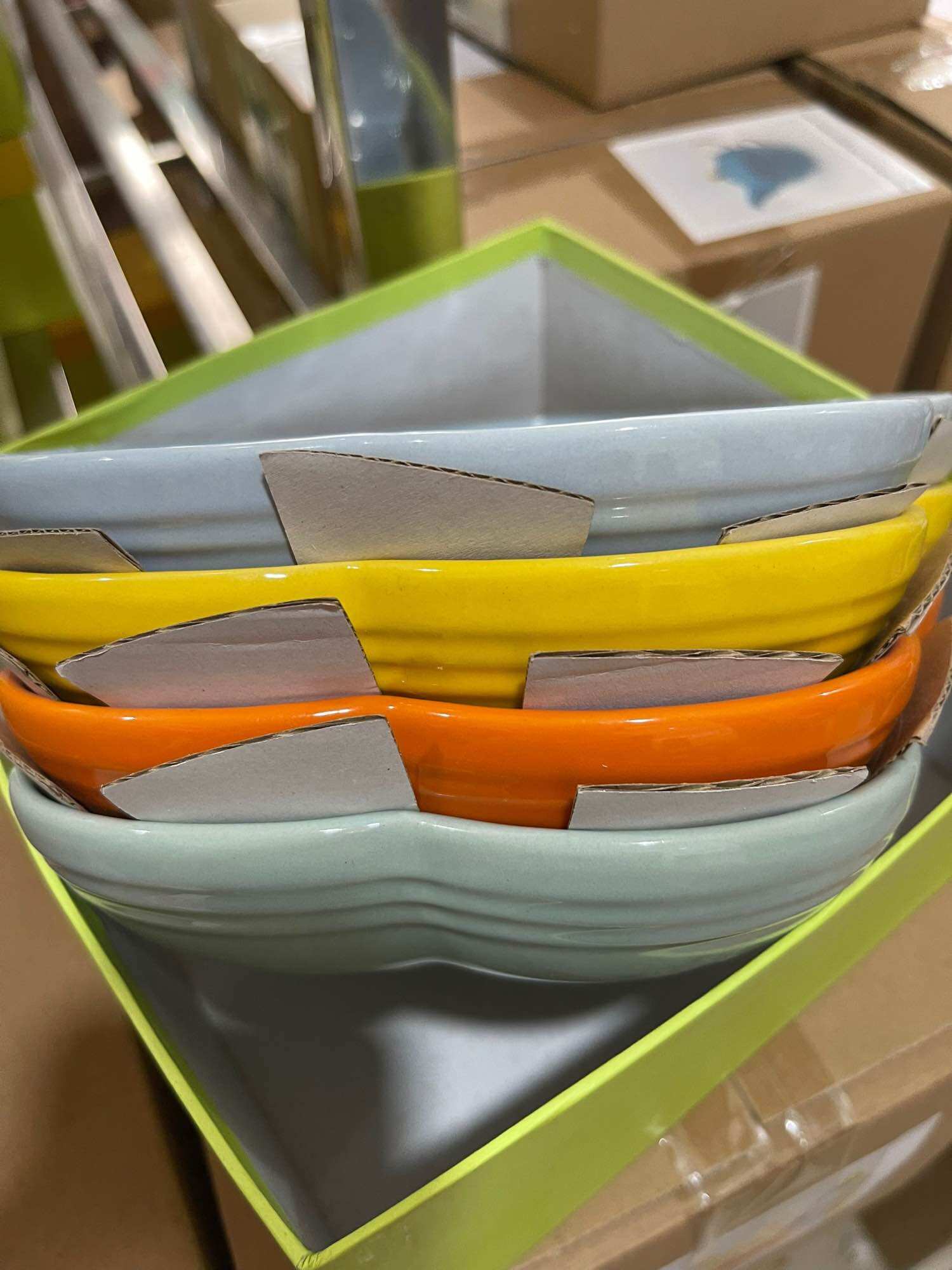 Set 4 cái đĩa Le Creuset ( Màu ngẫu nhiên ) hình dạng hoa 5 cánh 8" - 20cm- Le Creuset Flower Plate Dish 8" Bright Rainbow 4 Color